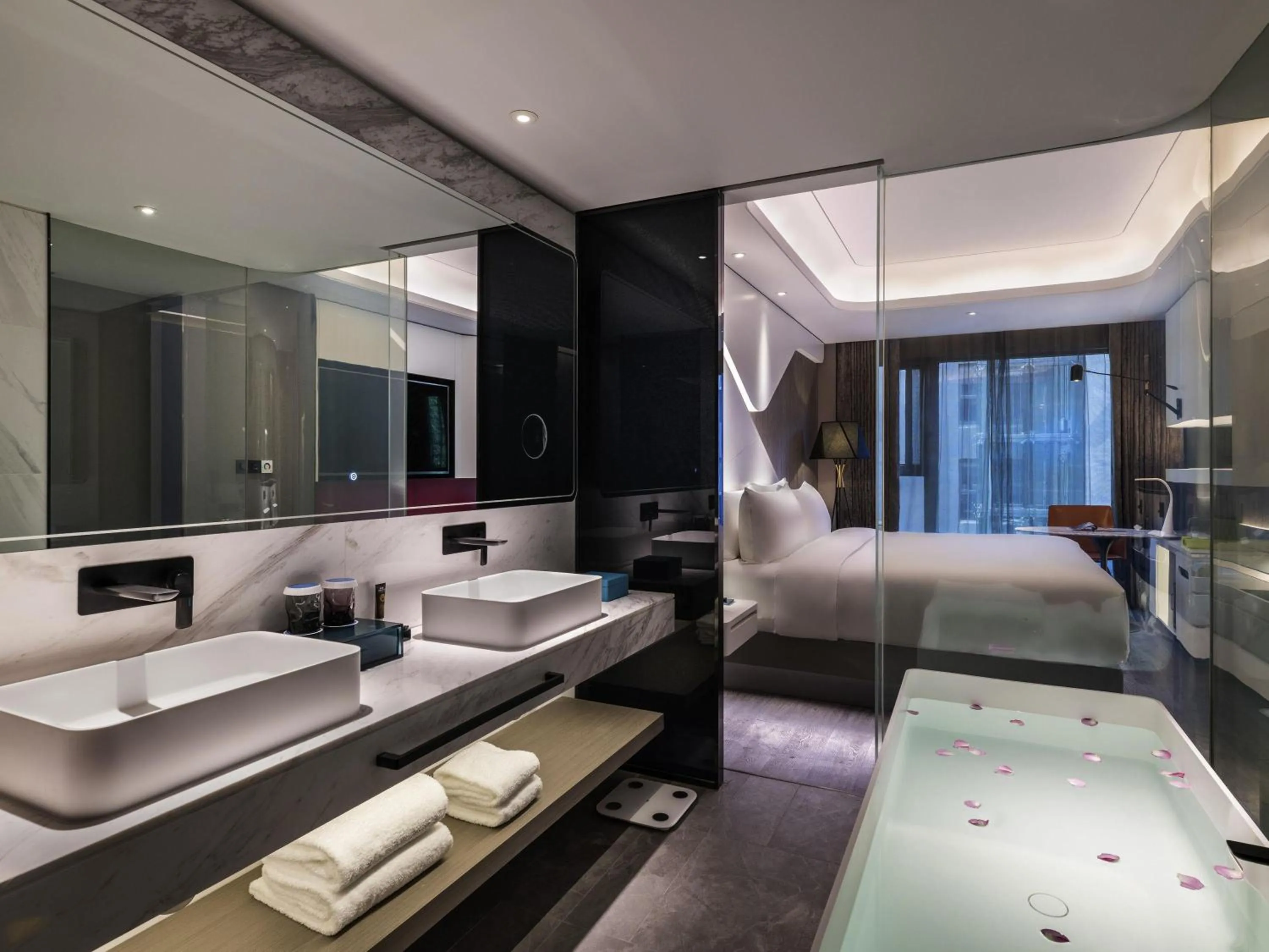 Bedroom, Bed in Novotel Yangzhou City Center