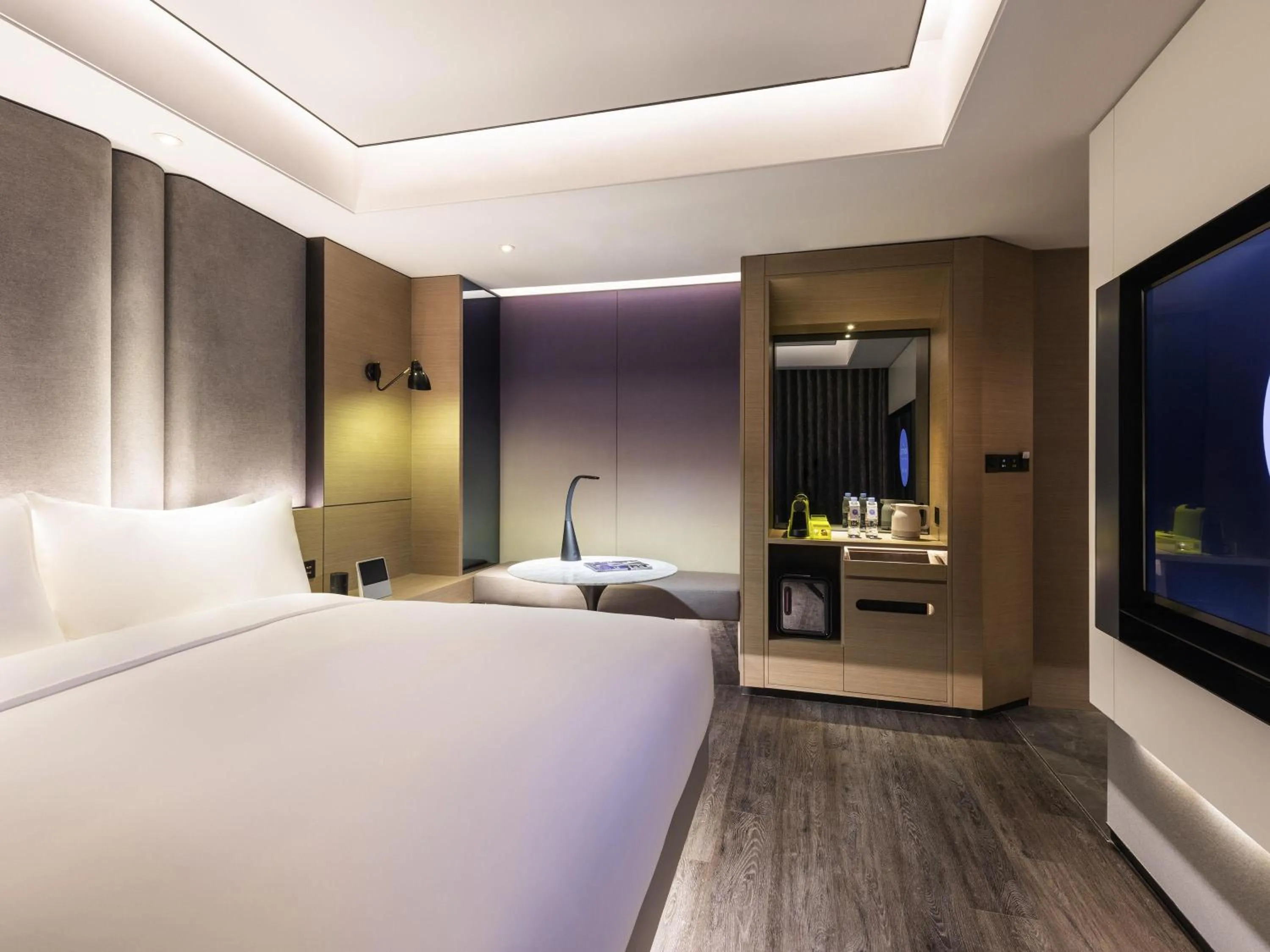 Standard King Room - Garden Side in Novotel Yangzhou City Center