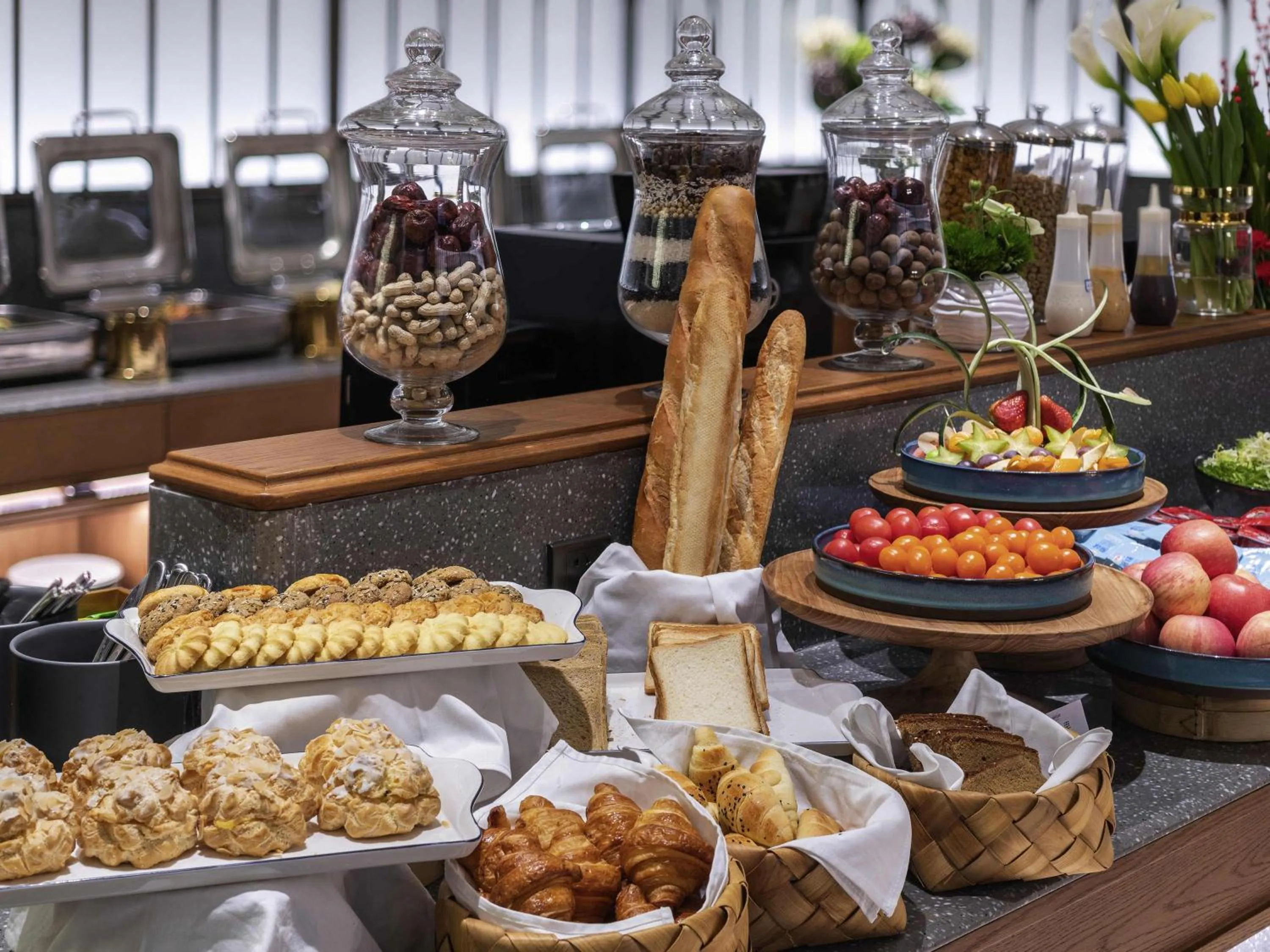 Restaurant/places to eat in Mercure Lanzhou Downtown