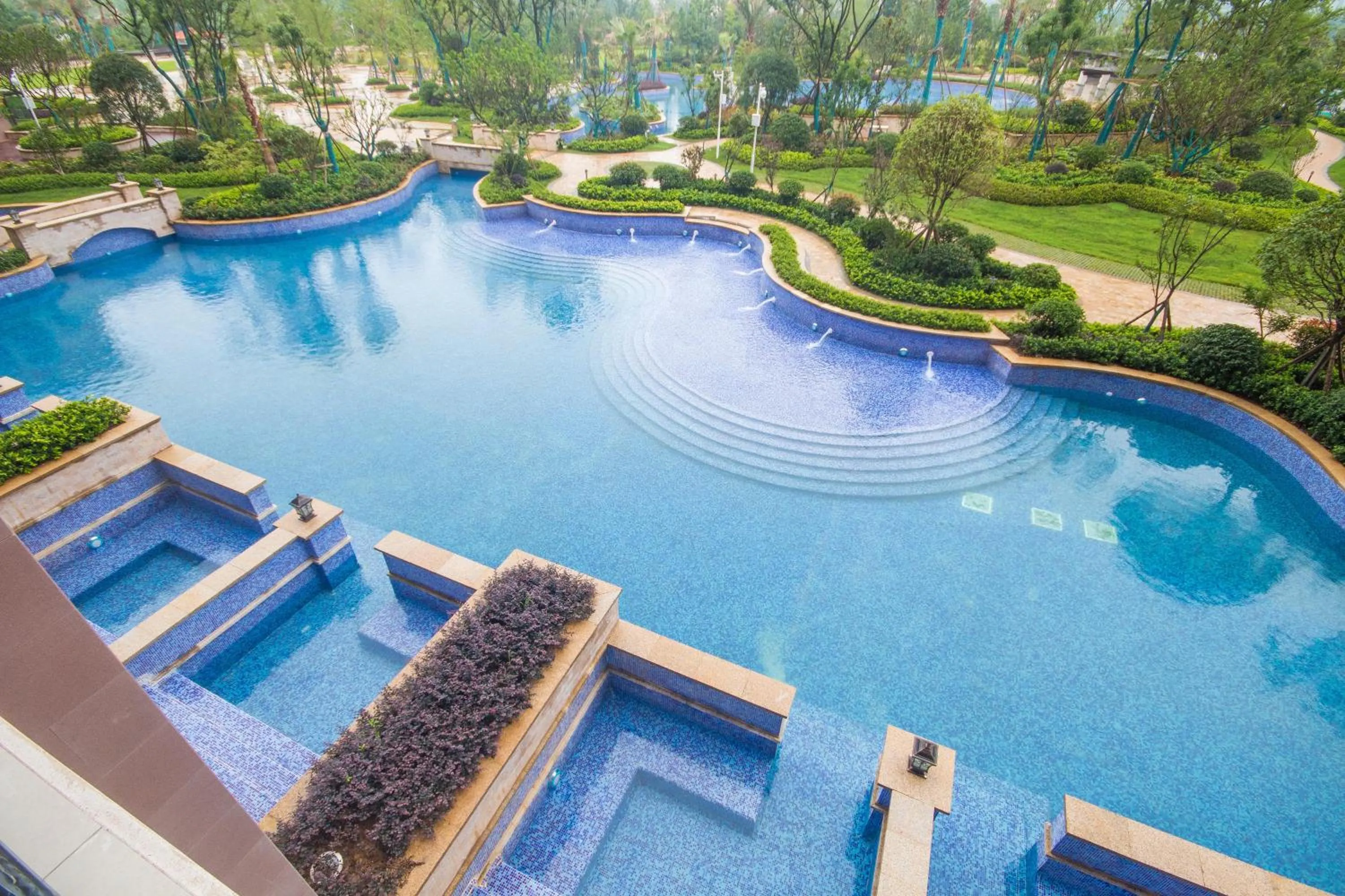 Swimming pool in Pullman Yueyang