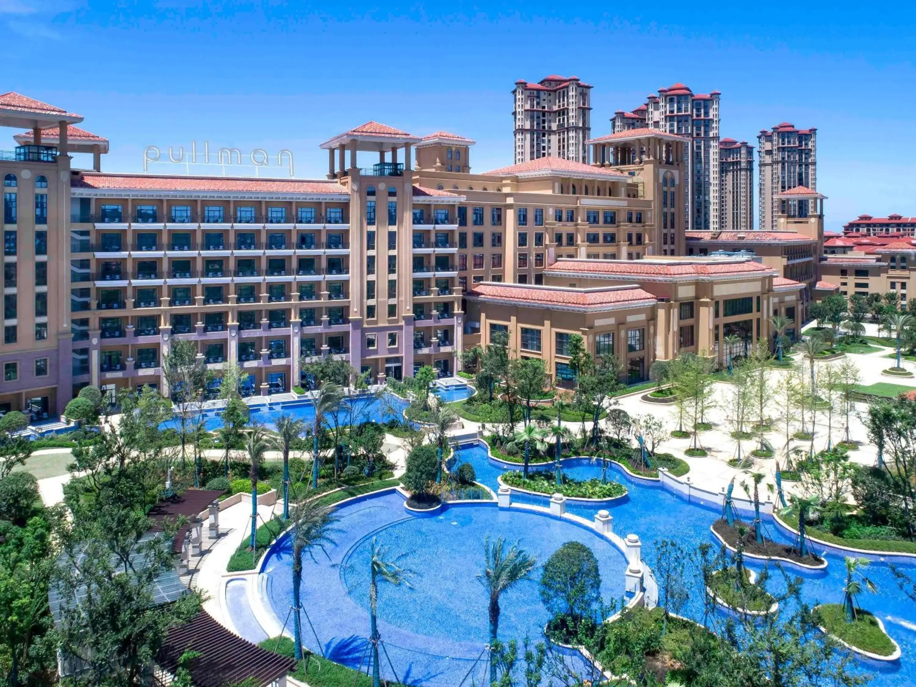 Pool view in Pullman Yueyang Pool view in Pullman Yueyang