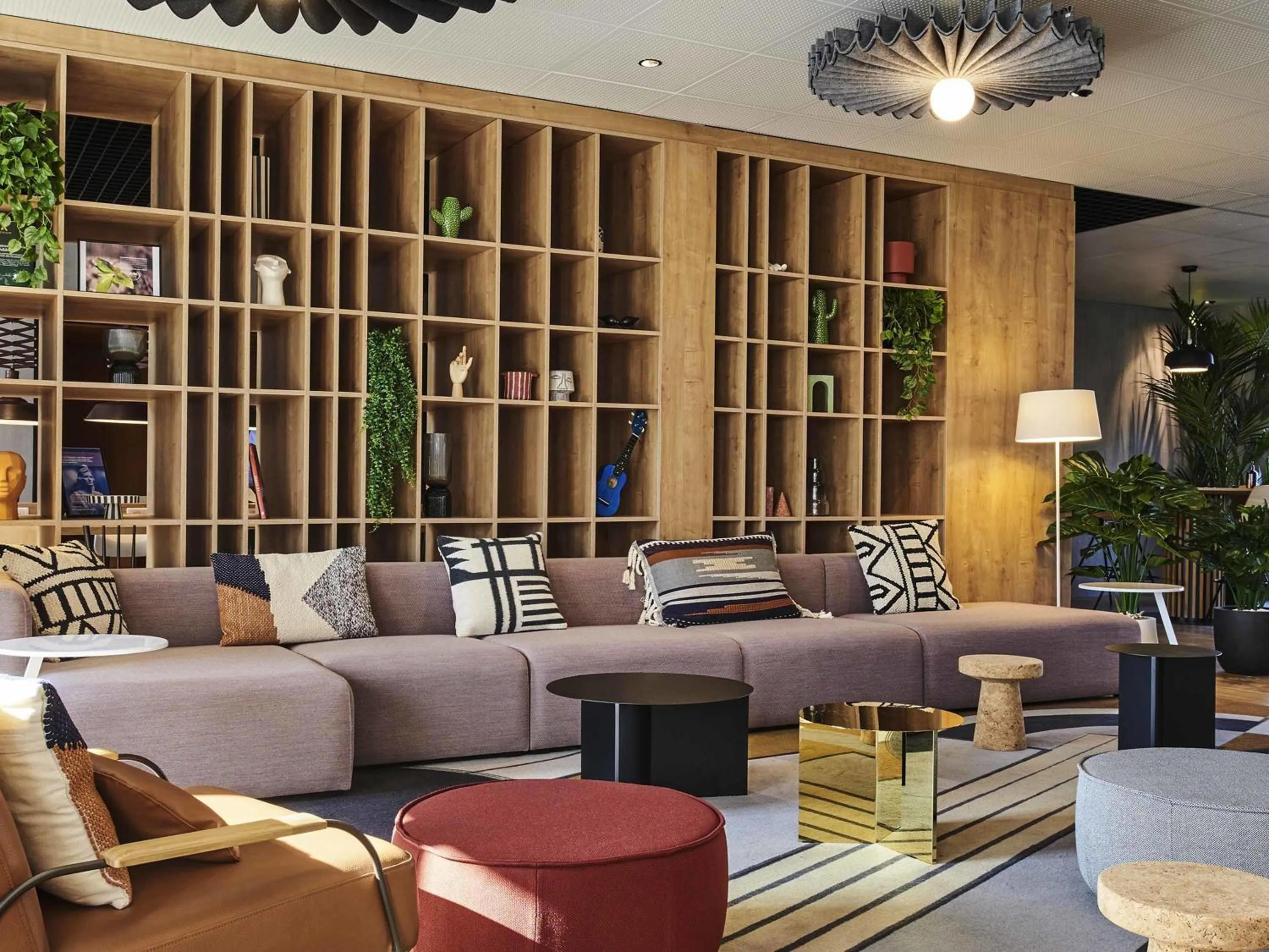 Lounge or bar in Ibis Montlhery Paris Sud