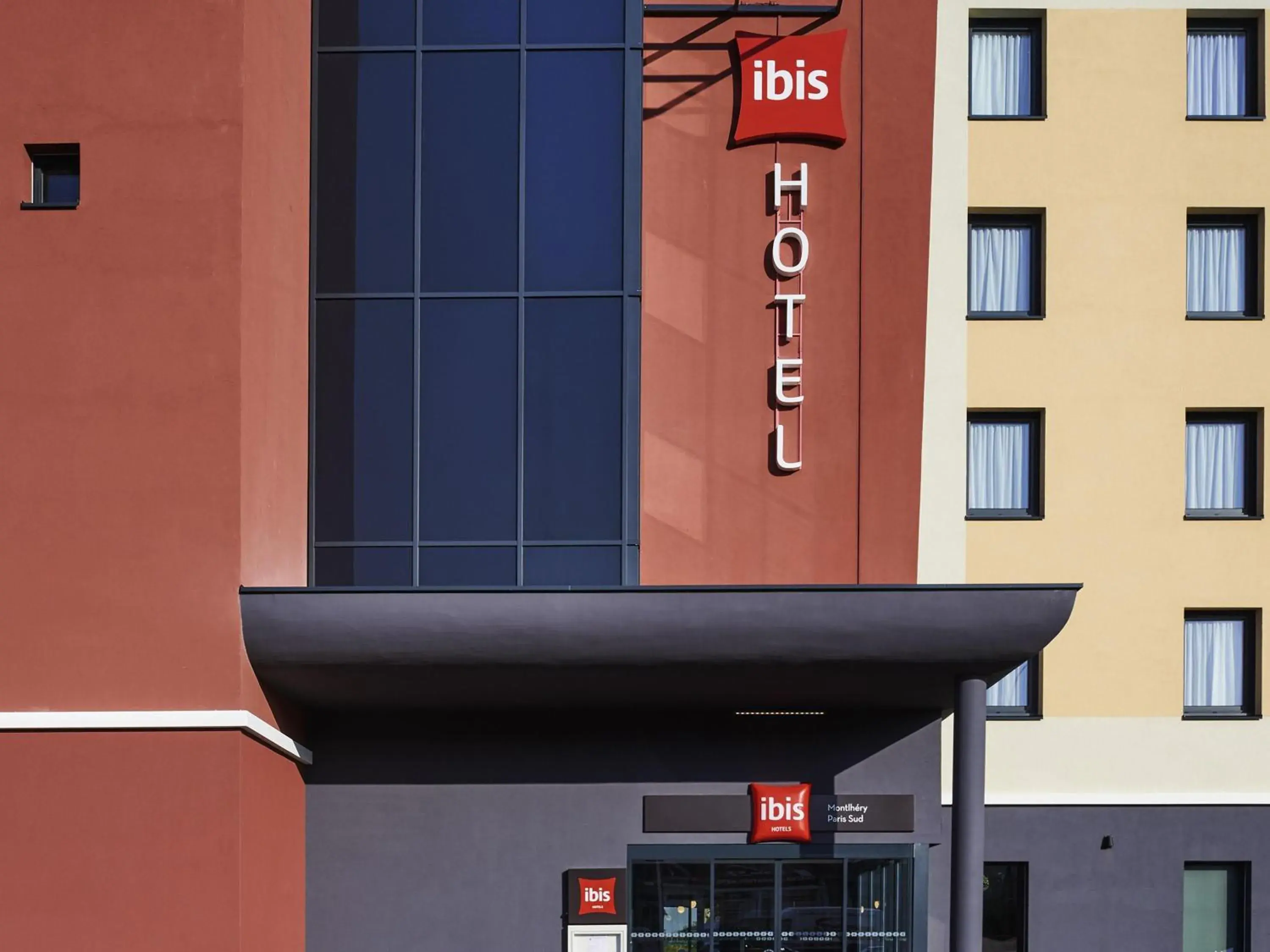 Property building in Ibis Montlhery Paris Sud Property building in Ibis Montlhery Paris Sud