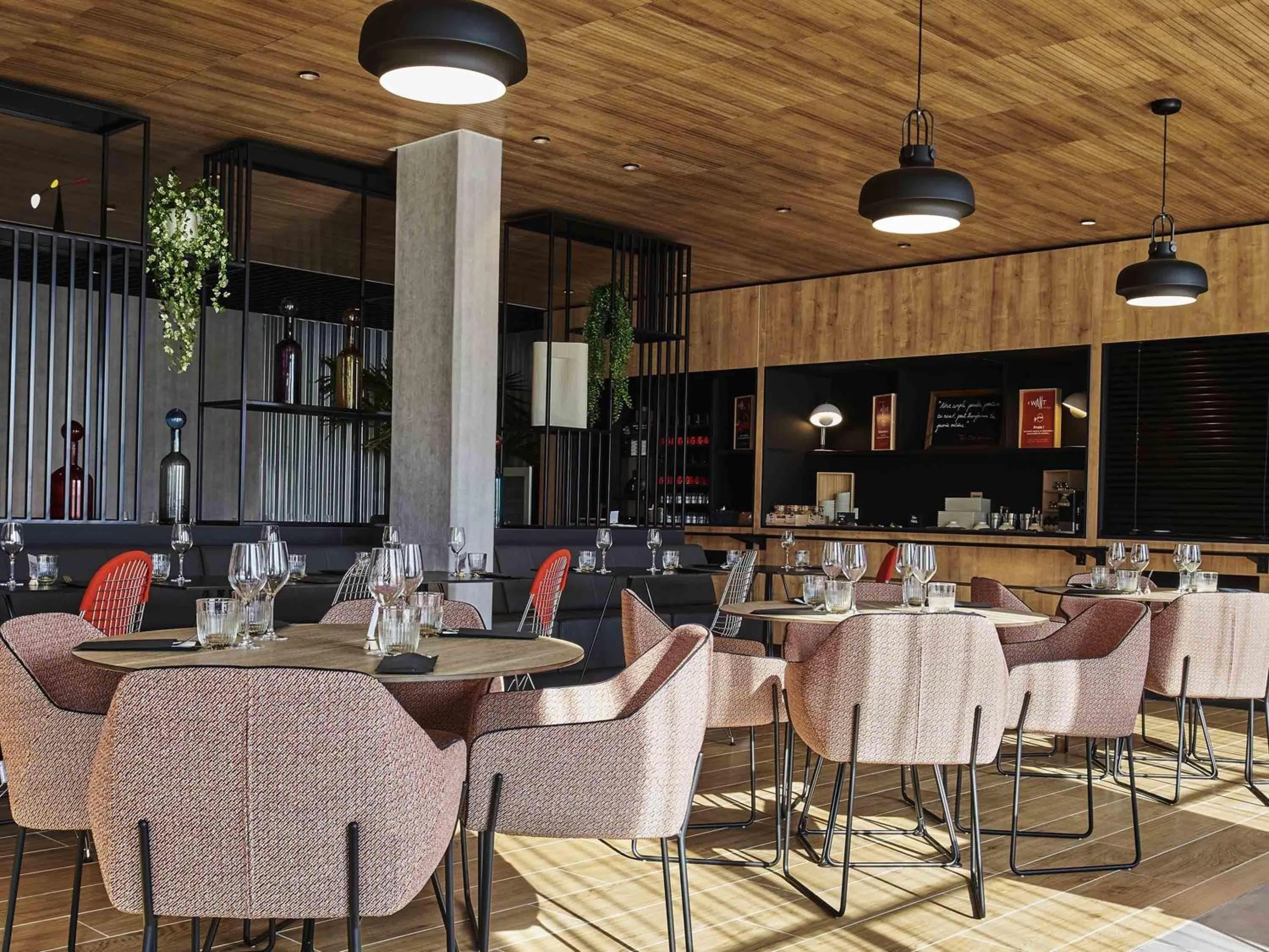 Restaurant/places to eat in Ibis Montlhery Paris Sud