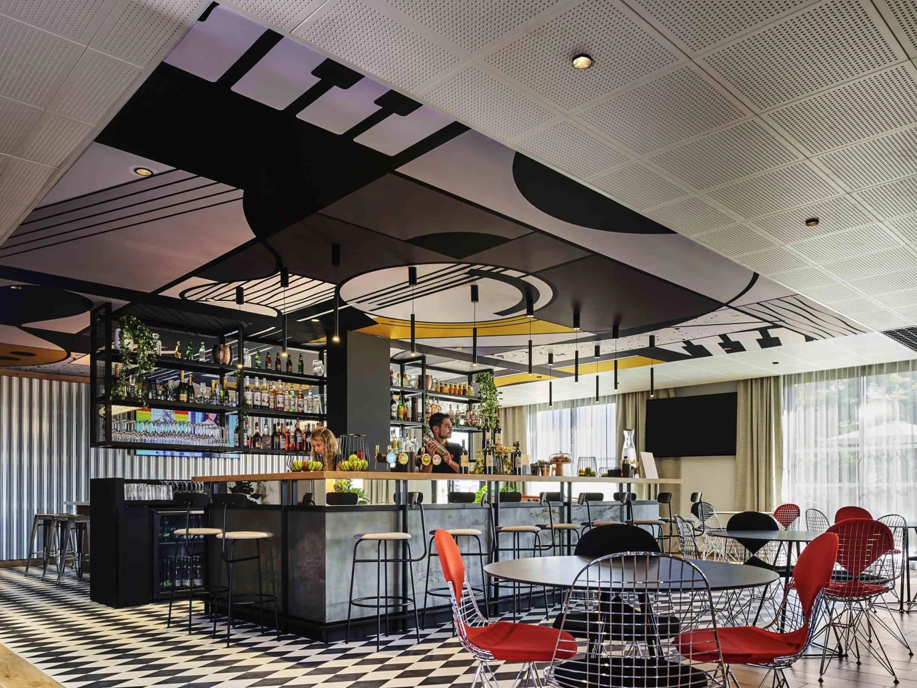 Lounge or bar in Ibis Montlhery Paris Sud