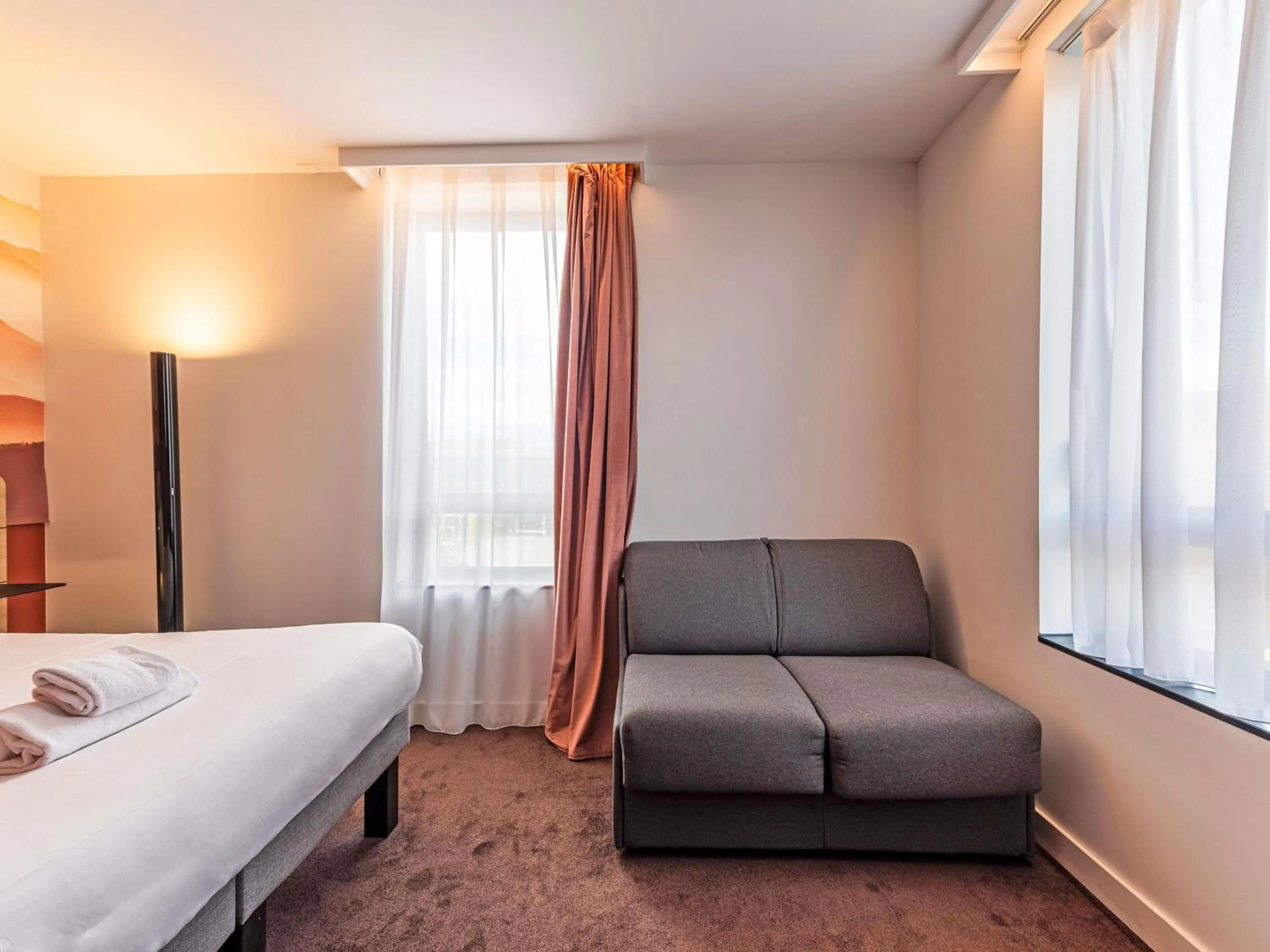 Bedroom, Bed in Novotel Annemasse Centre - Porte de Genève