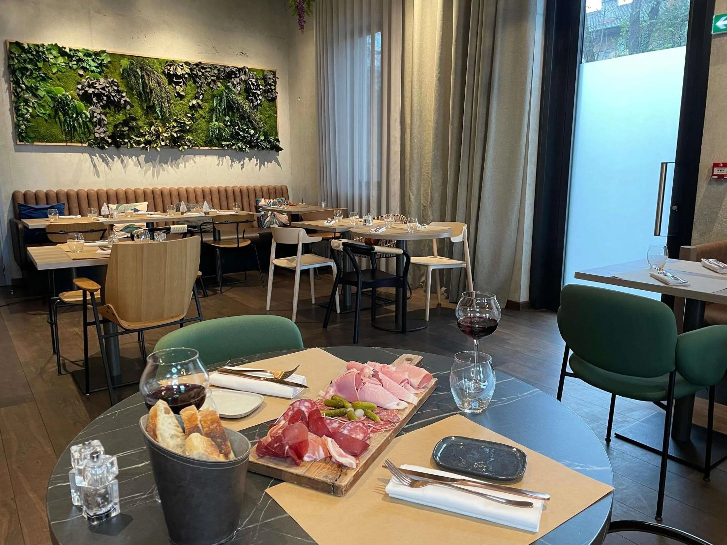 Lounge or bar in Novotel Annemasse Centre - Porte de Genève