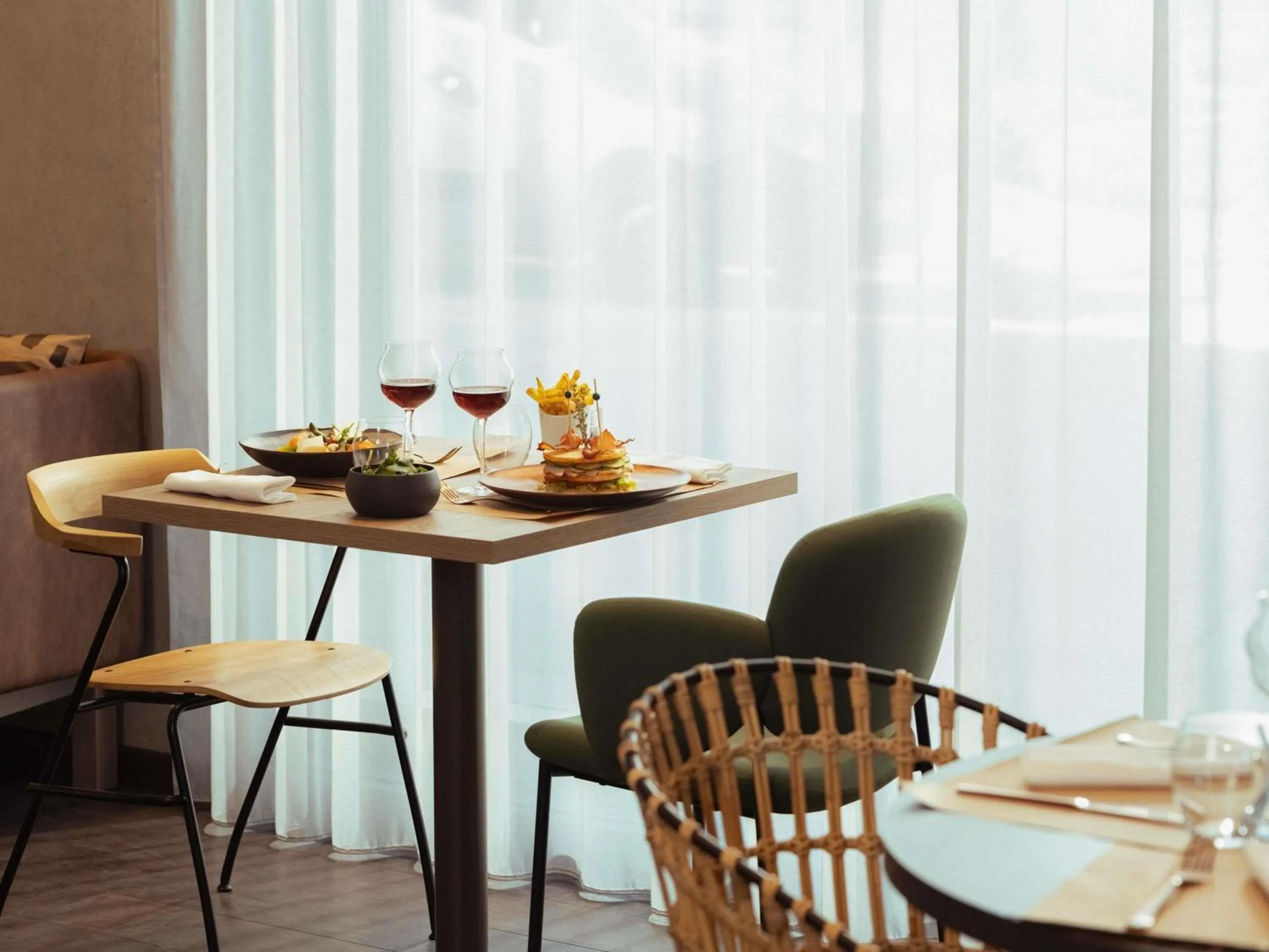 Lounge or bar in Novotel Annemasse Centre - Porte de Genève