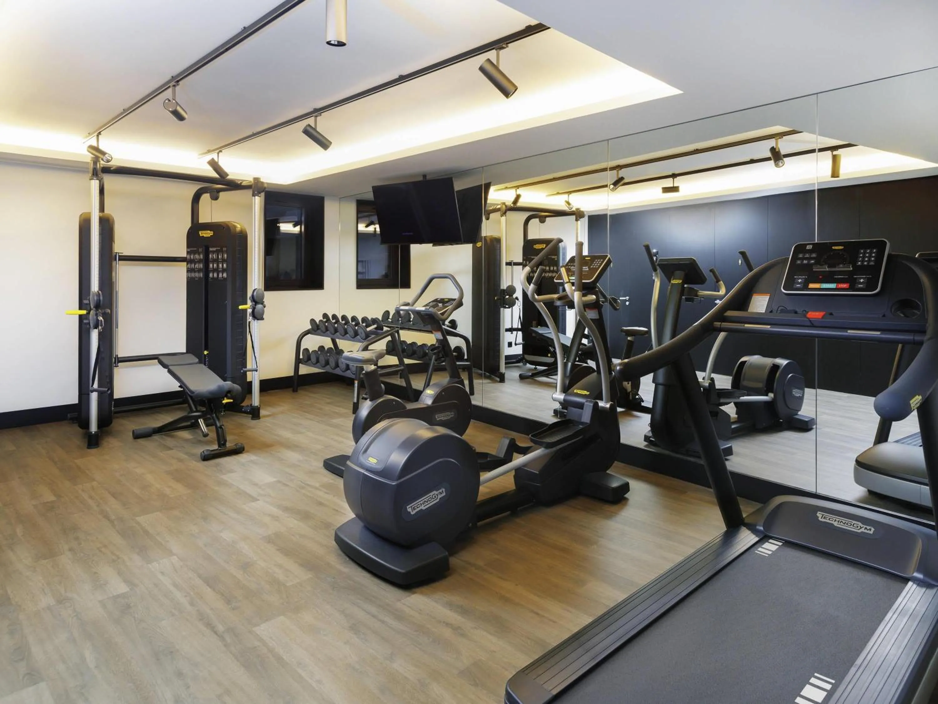 Fitness centre/facilities in Mercure Porto Centro Aliados