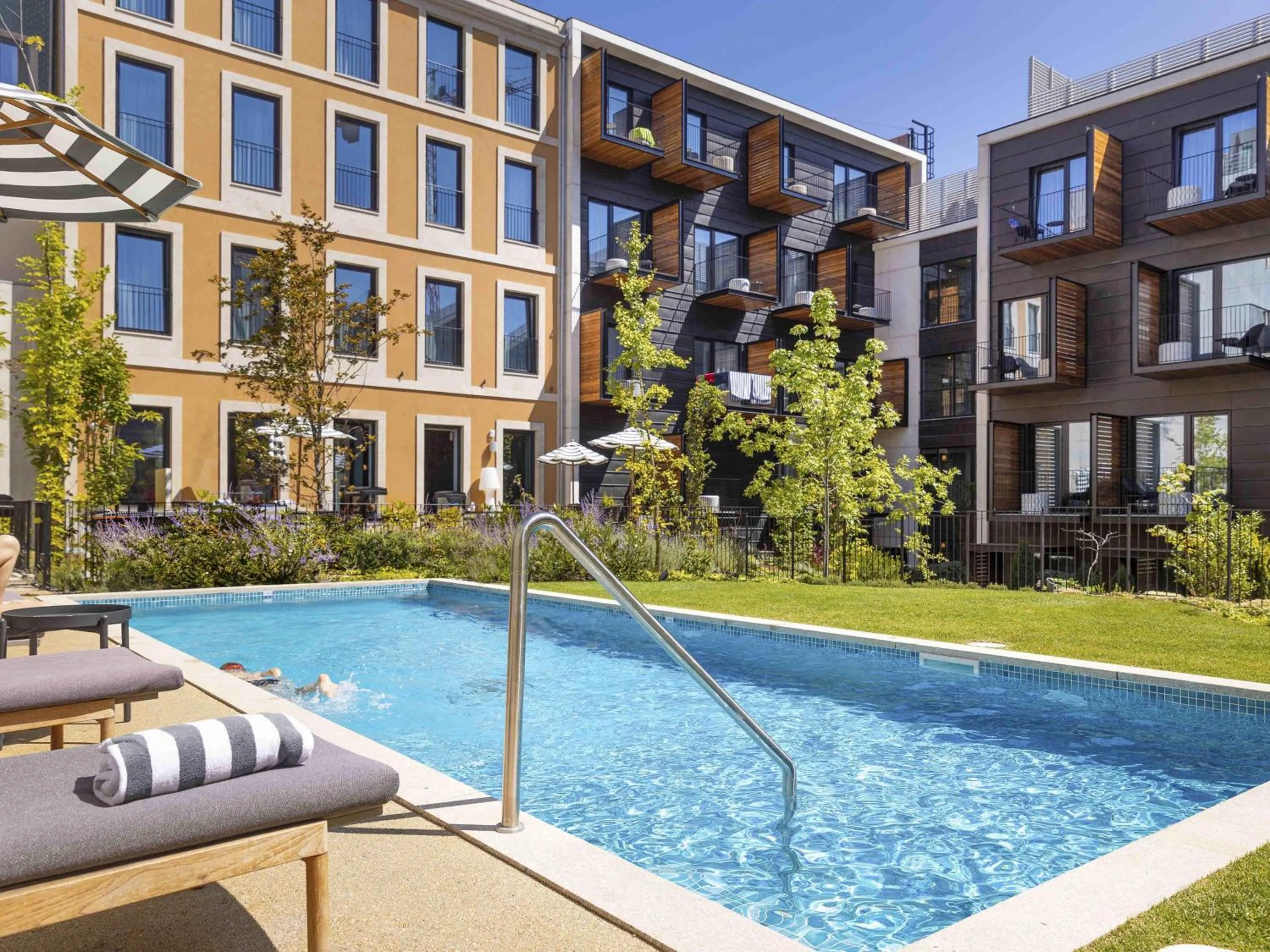 Pool view in Mercure Porto Centro Aliados