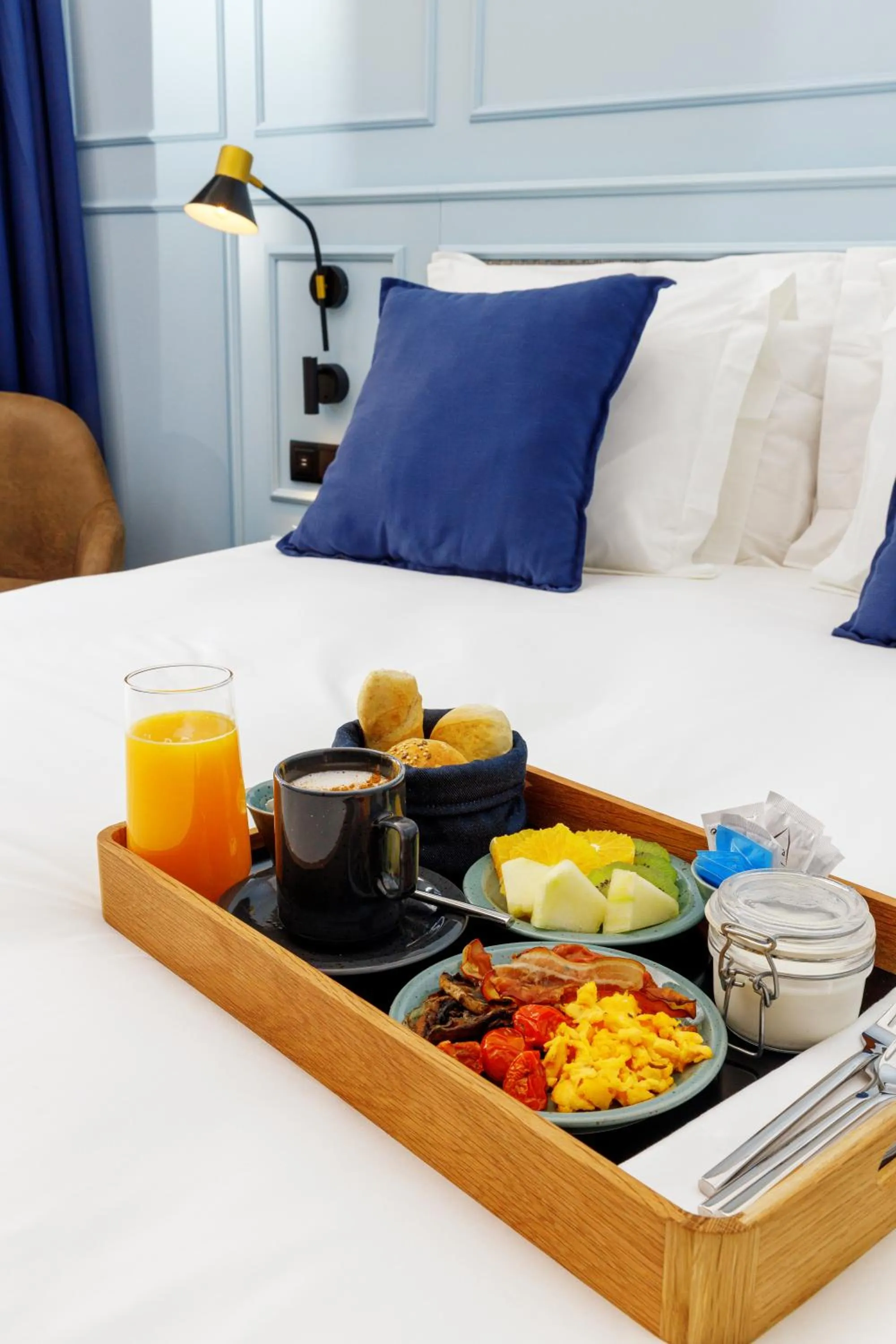 Breakfast, Bed in Mercure Porto Centro Aliados