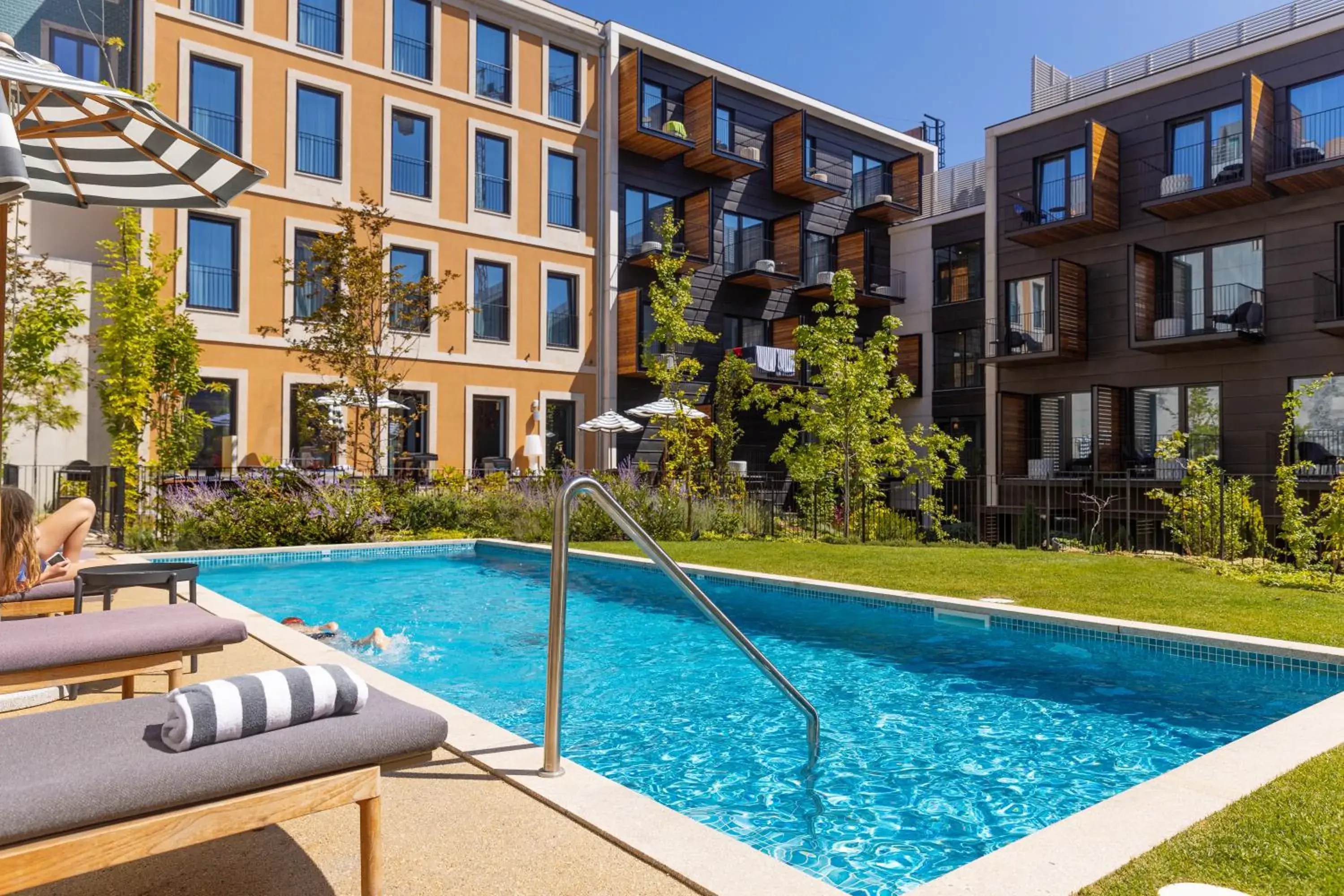 Swimming pool in Mercure Porto Centro Aliados Swimming pool in Mercure Porto Centro Aliados