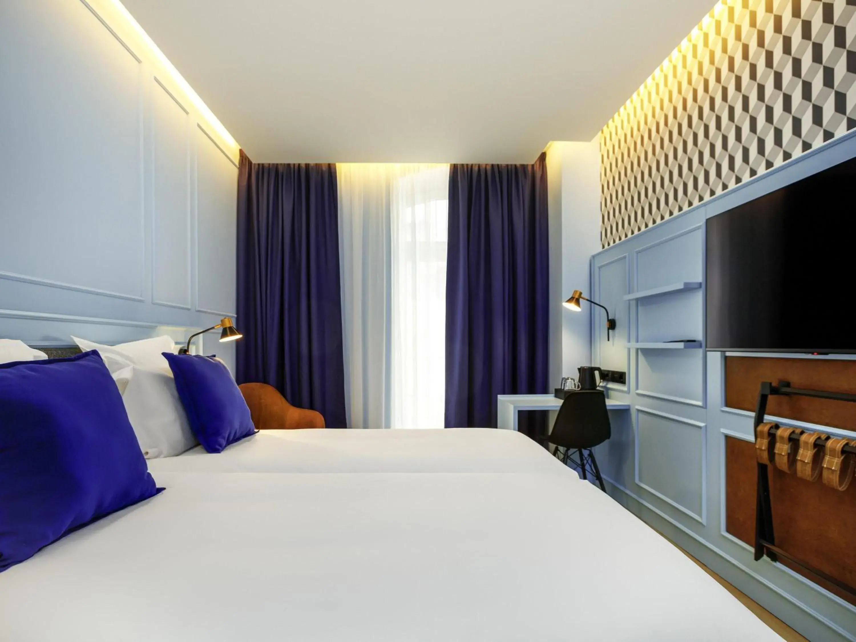 Bedroom, Bed in Mercure Porto Centro Aliados Bedroom, Bed in Mercure Porto Centro Aliados