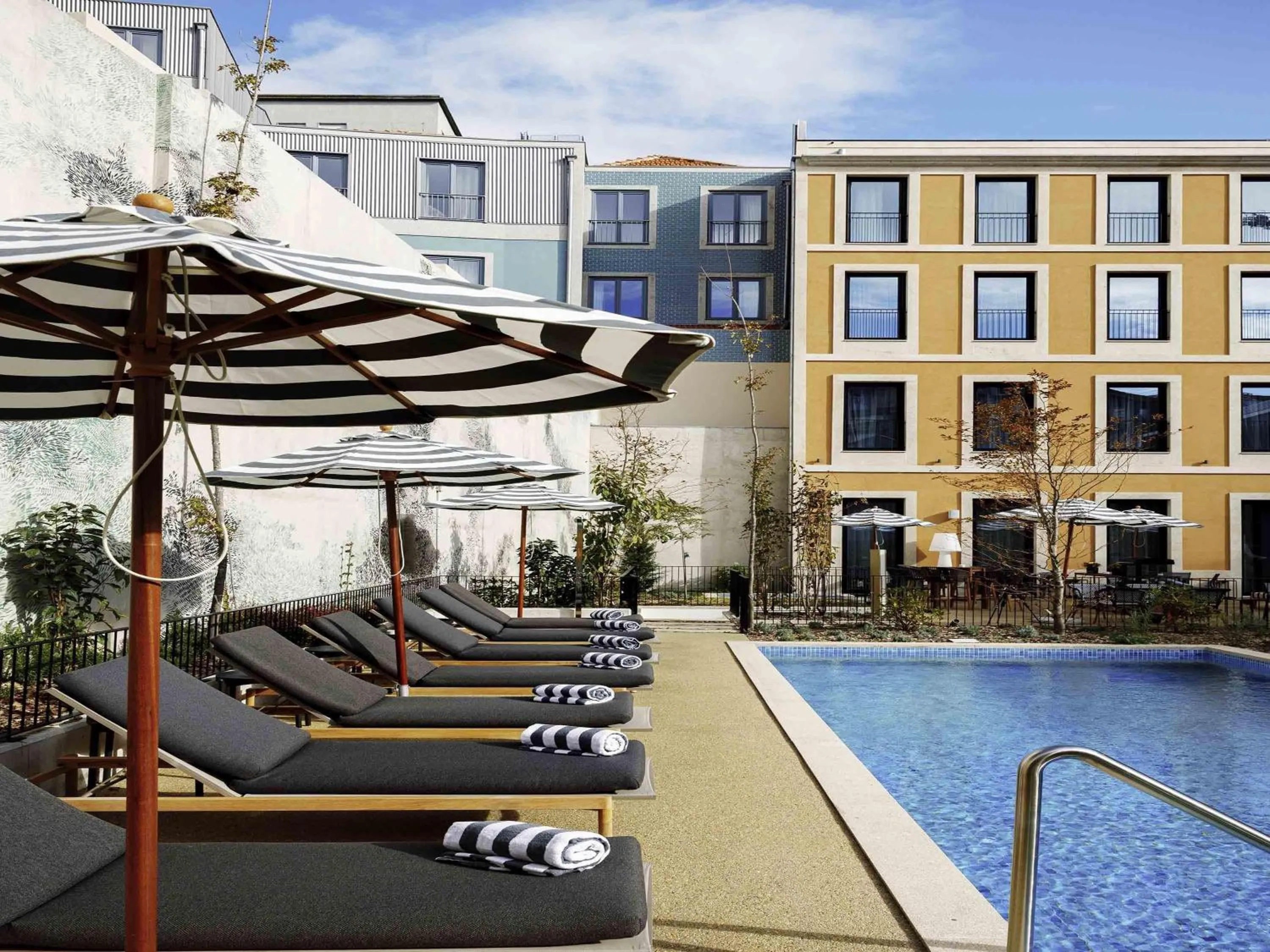 Pool view in Mercure Porto Centro Aliados