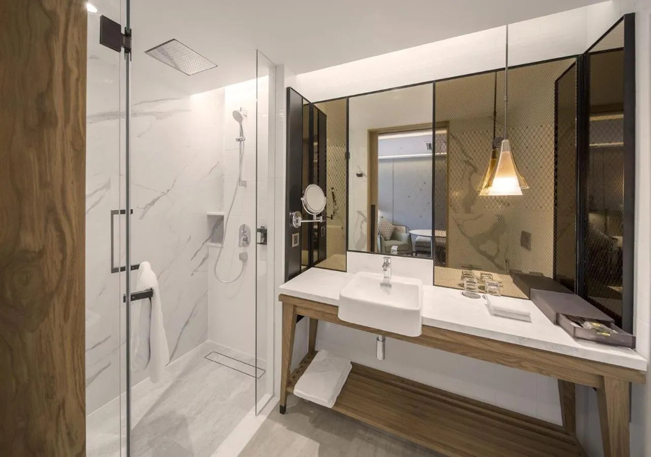 Shower in Homm Sukhumvit34 Bangkok