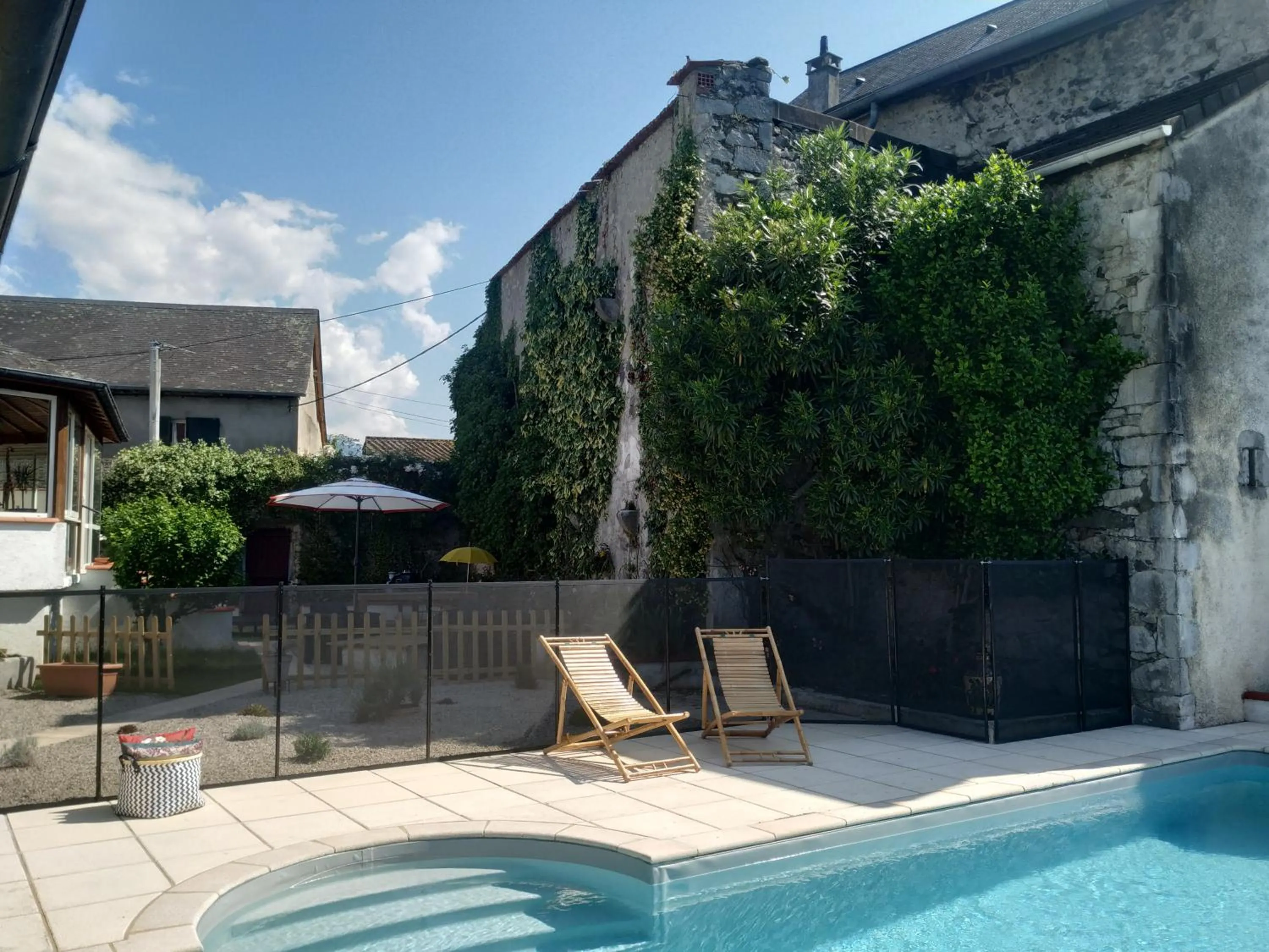 Swimming pool in Chambres d'Hôtes Gaïnaa