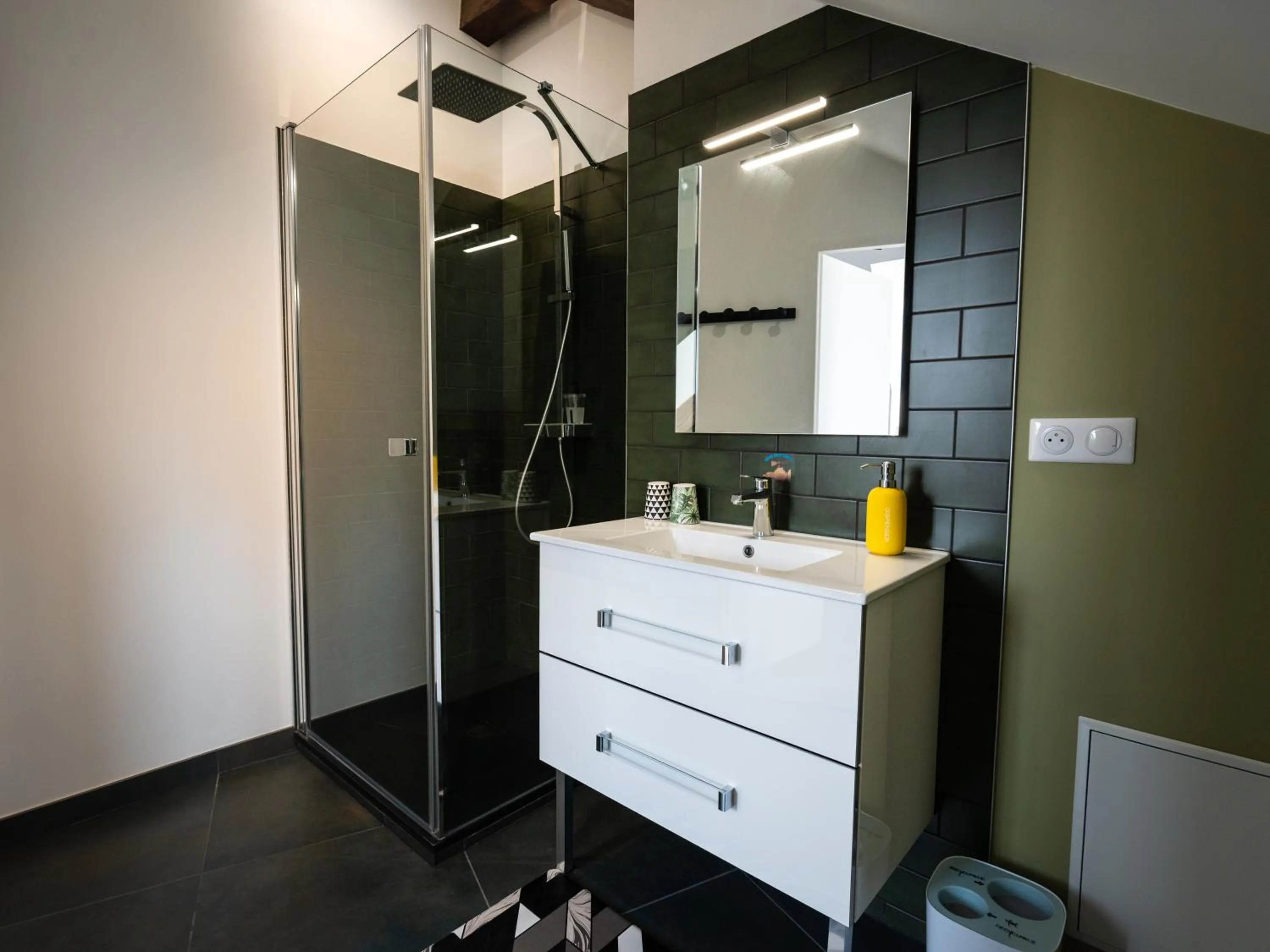 Shower in Chambres d'Hôtes Gaïnaa