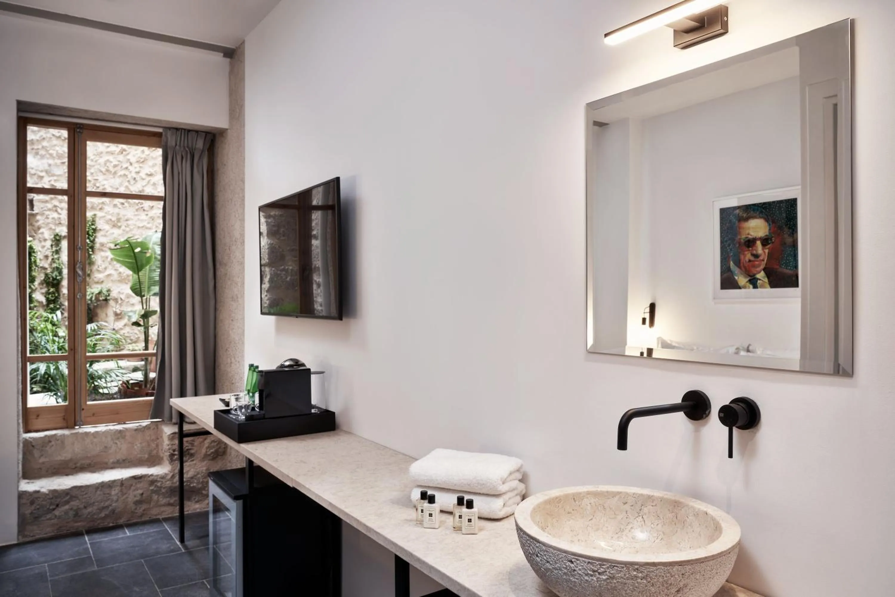 Bathroom in Asomaton