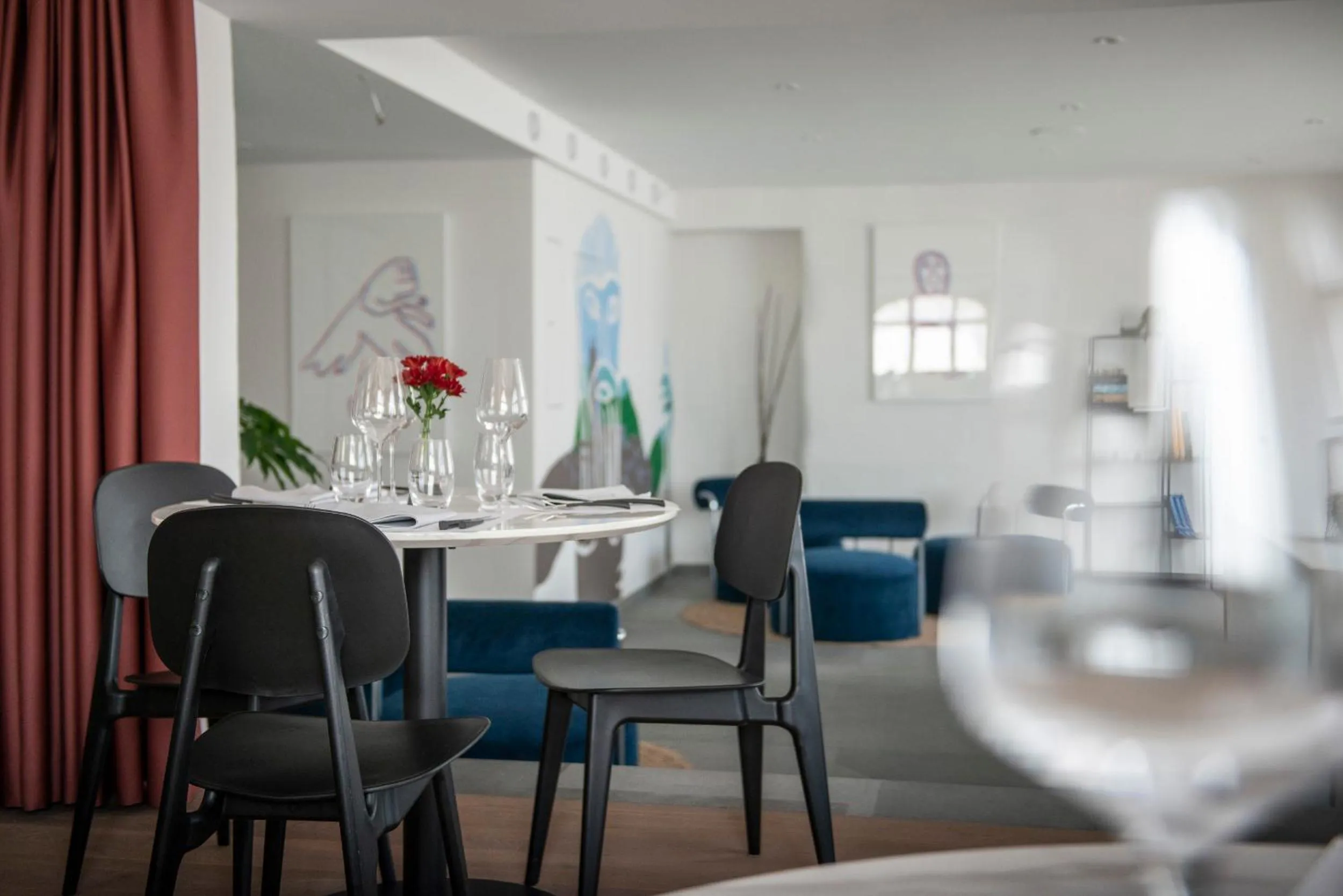 Restaurant/places to eat in Le Sauvage