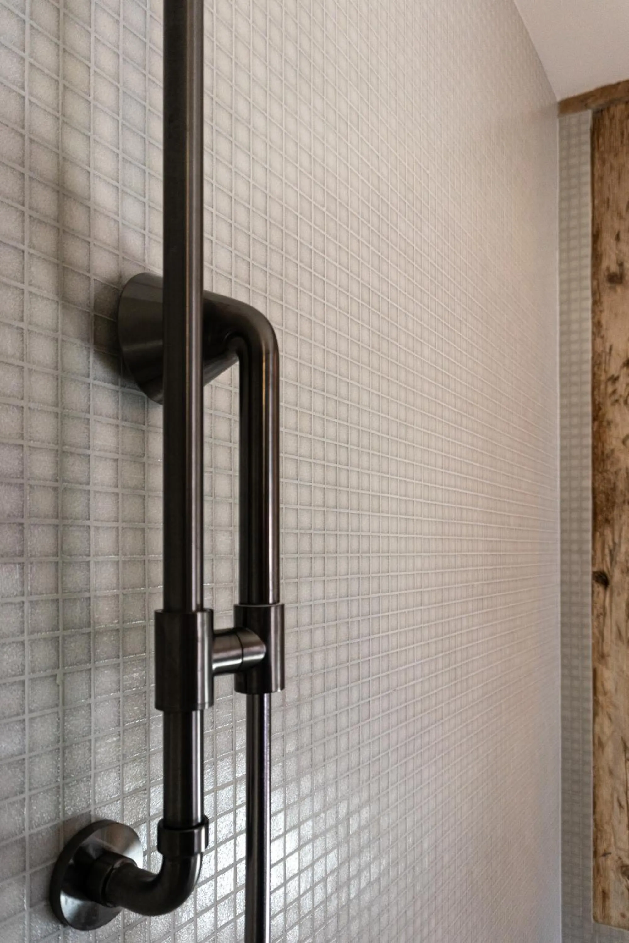 Shower in Le Sauvage