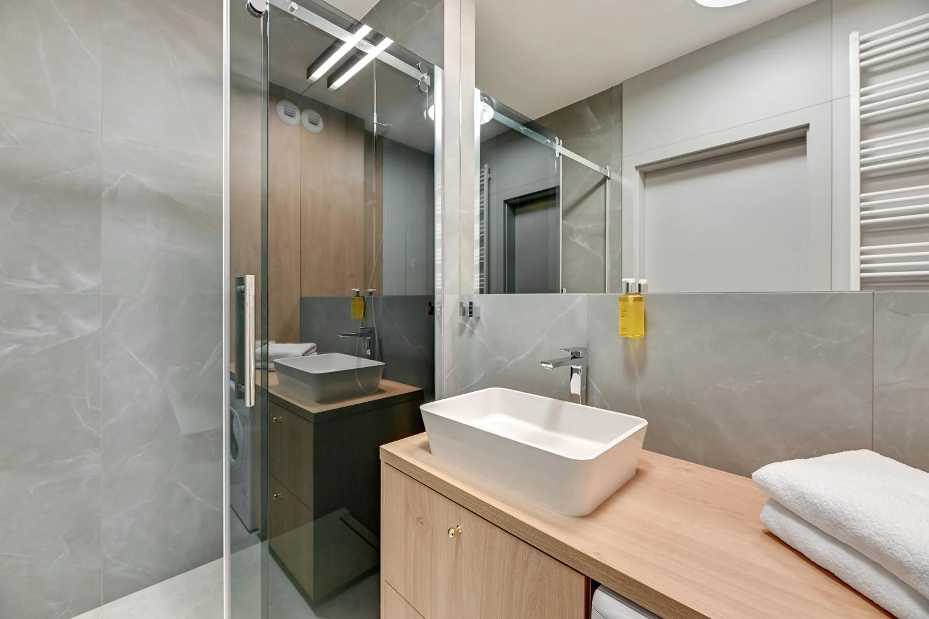 Shower in GRANO APARTMENTS Gdańsk Residence SPA & Wellness - GRANO APARTMENTS Gdańsk Old Town SPA & Wellness