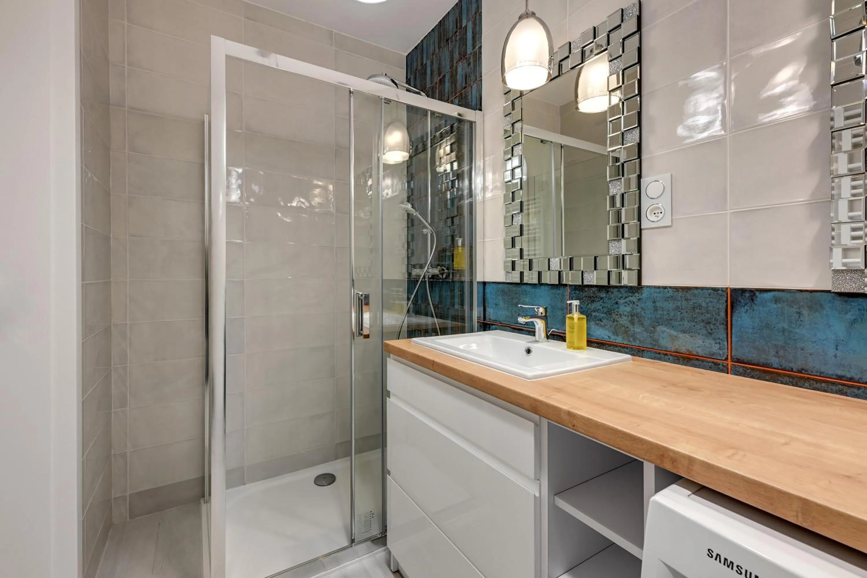 Shower in GRANO APARTMENTS Gdańsk Residence SPA & Wellness - GRANO APARTMENTS Gdańsk Old Town SPA & Wellness