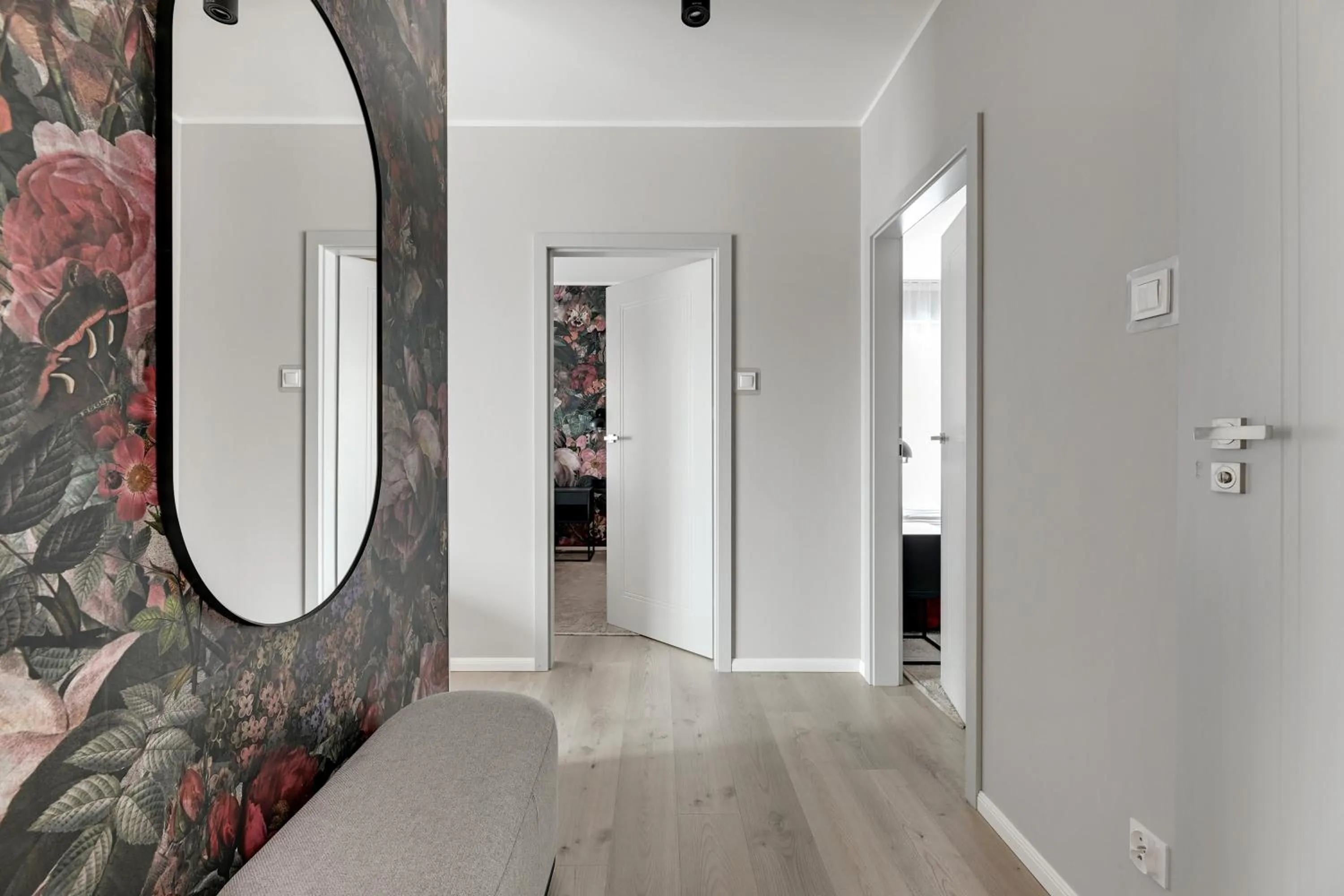 wardrobe in GRANO APARTMENTS Gdańsk Residence SPA & Wellness - GRANO APARTMENTS Gdańsk Old Town SPA & Wellness