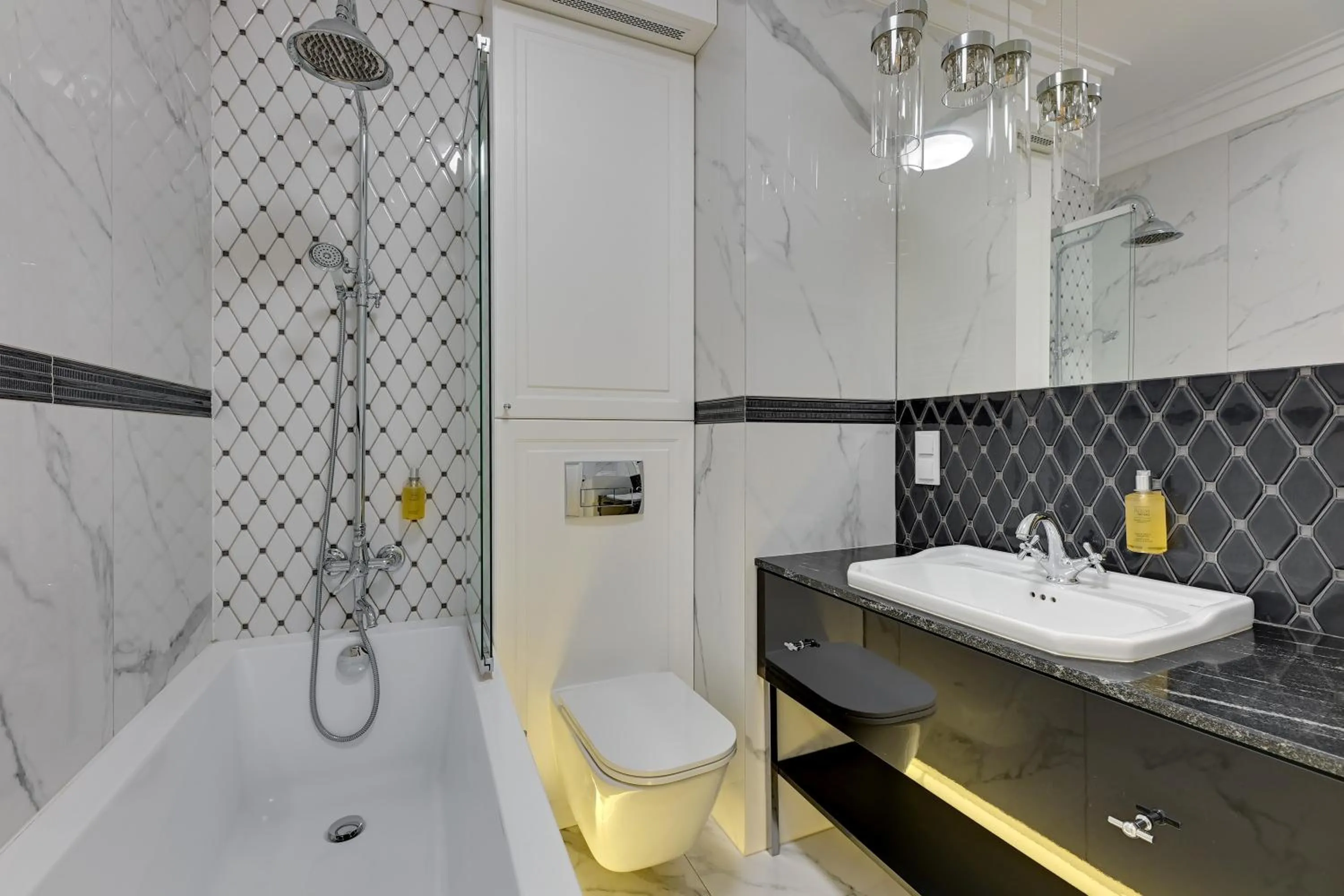 Shower in GRANO APARTMENTS Gdańsk Residence SPA & Wellness - GRANO APARTMENTS Gdańsk Old Town SPA & Wellness