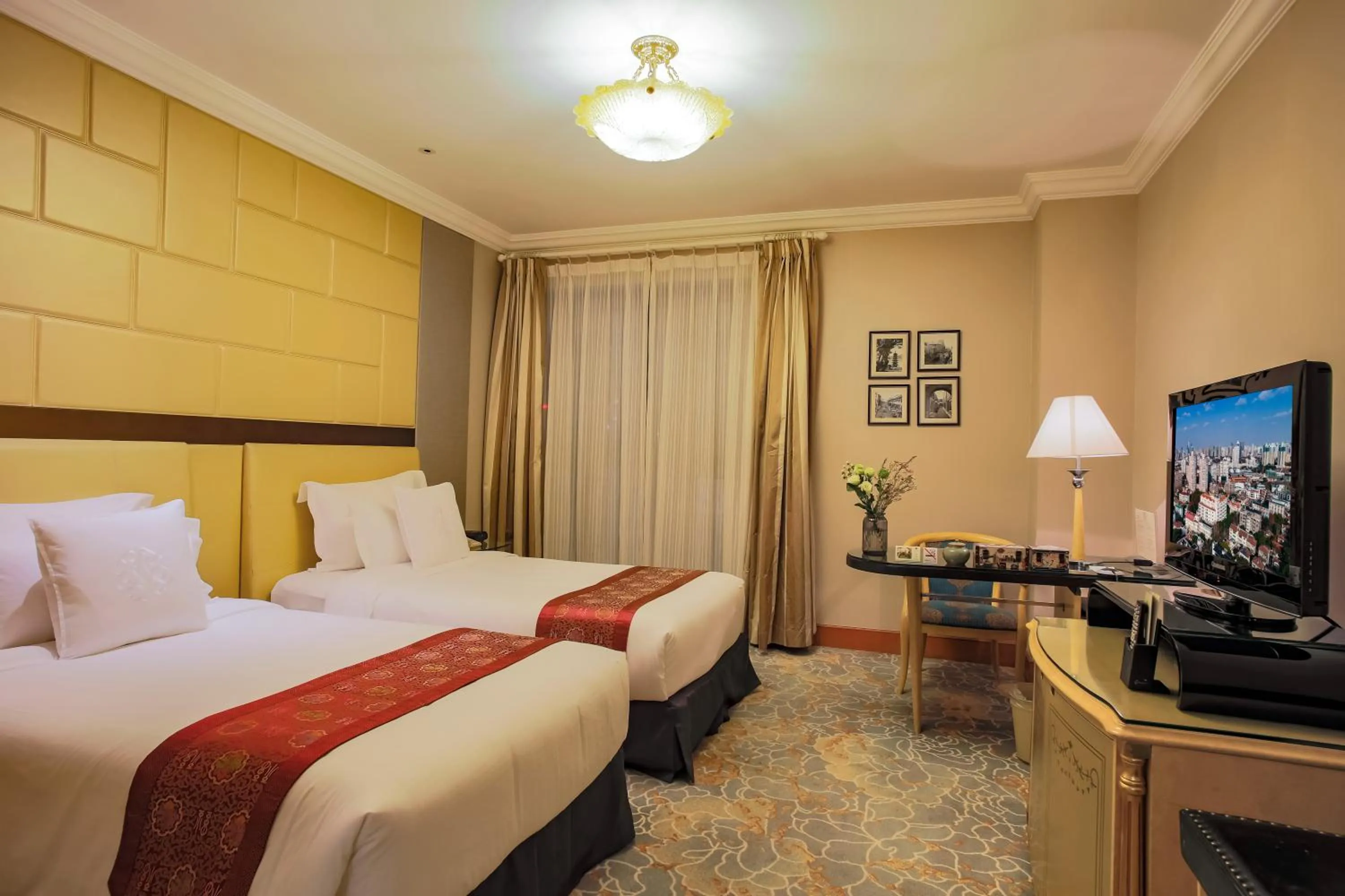 Bed in Anting Villa Hotel