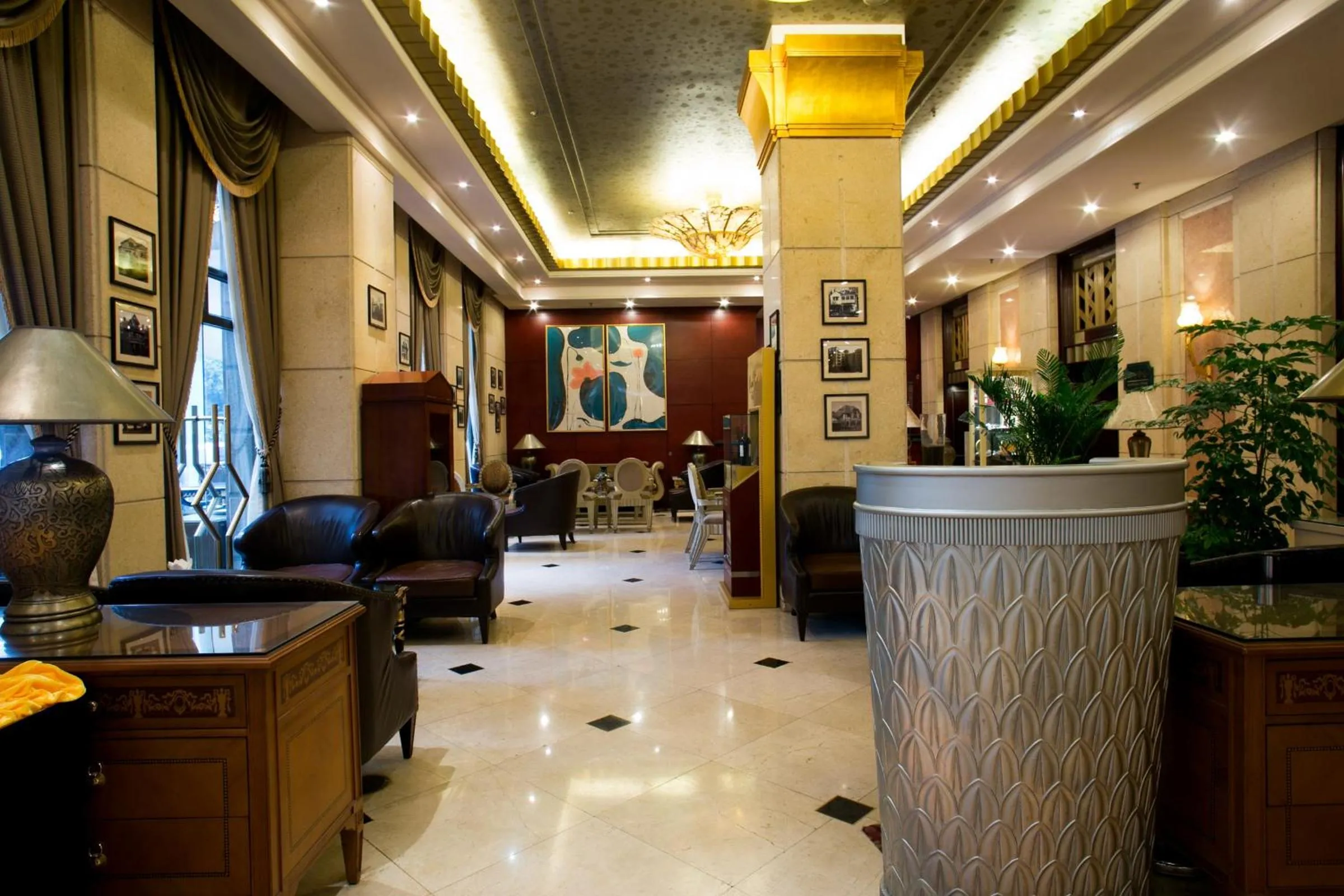 Communal lounge/ TV room in Anting Villa Hotel