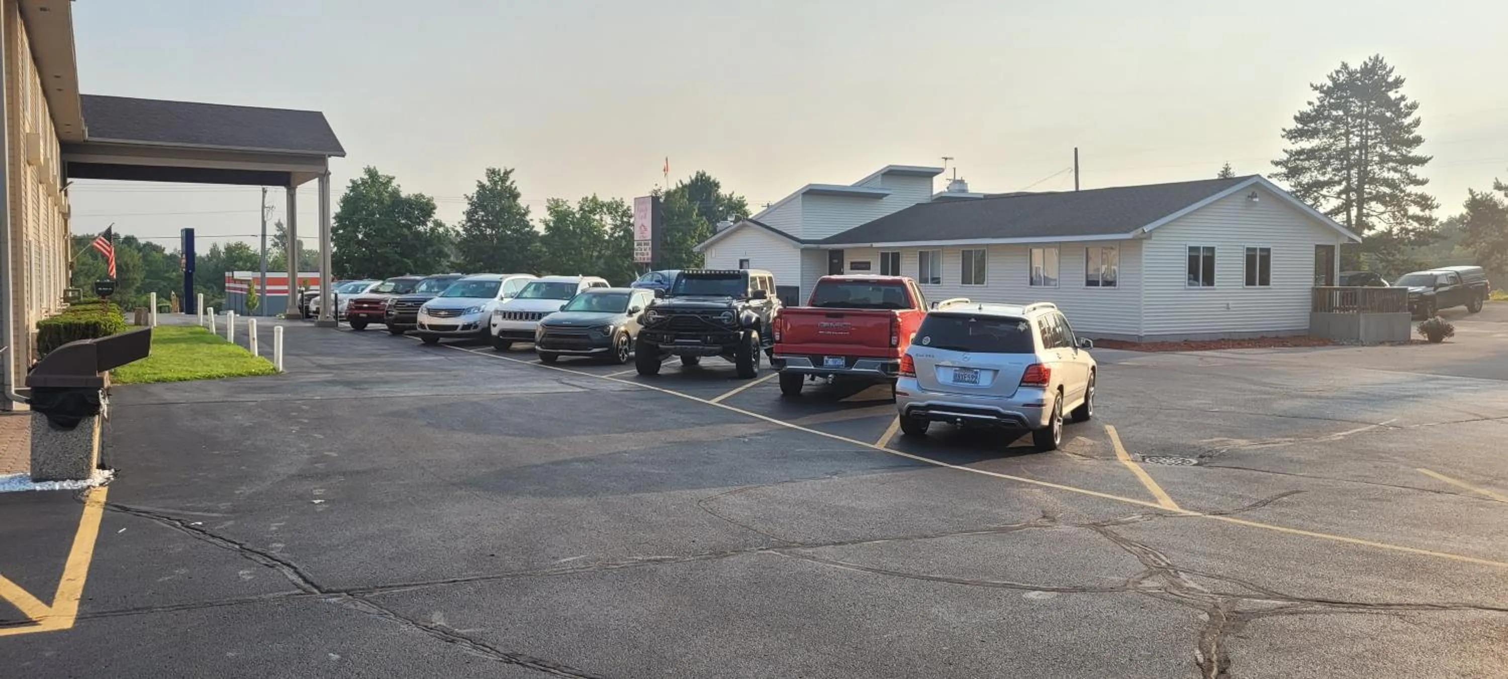 Parking in American Host Inn