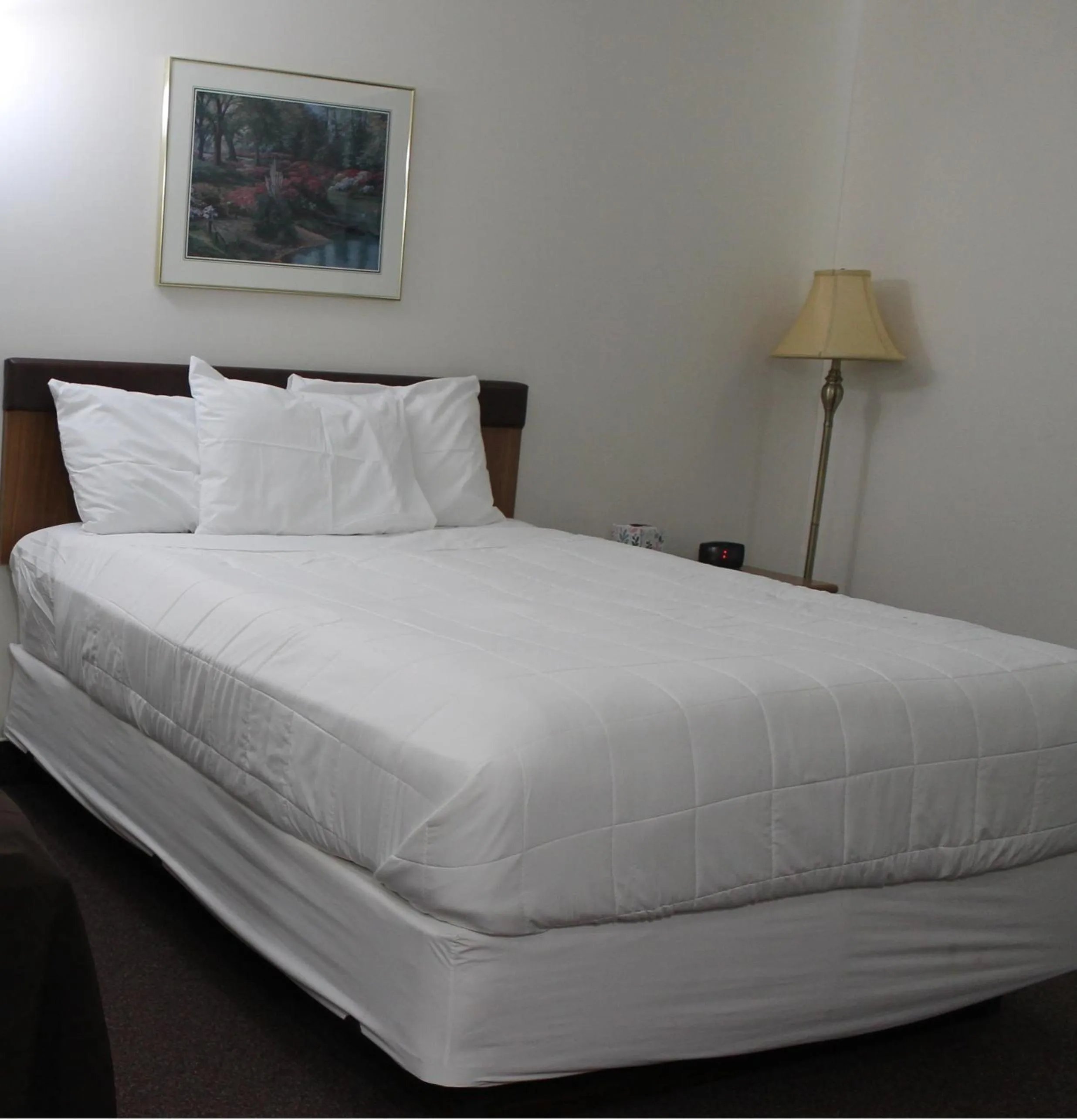 Bed in American Host Inn