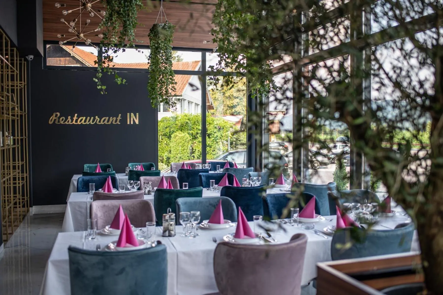 Restaurant/places to eat in Hotel IN