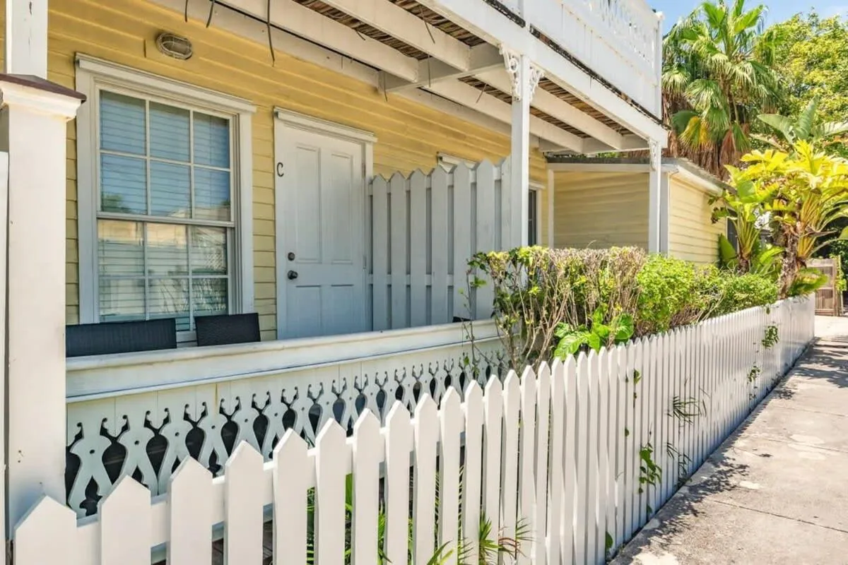 Sea Breeze -Great Location!