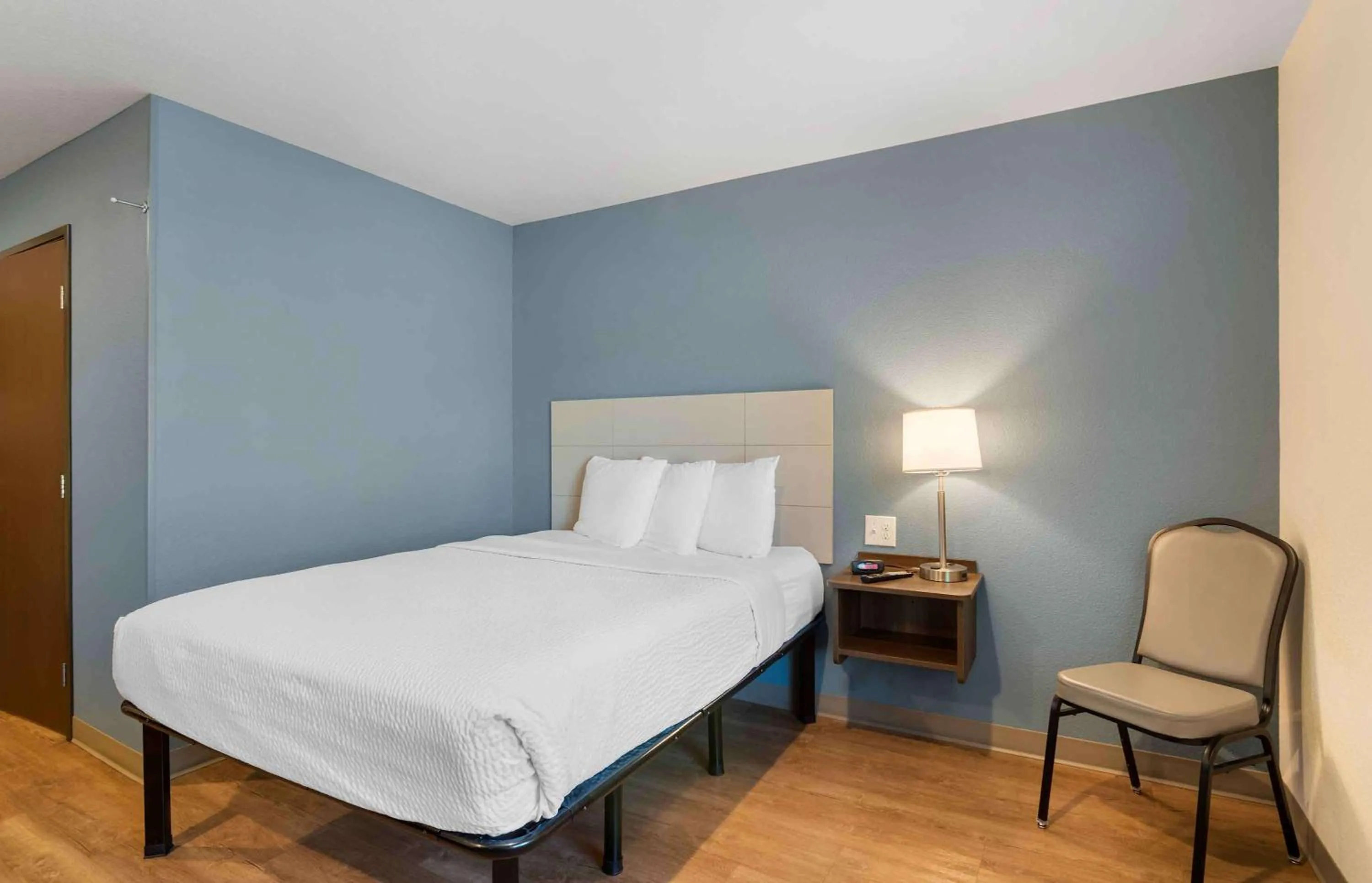 Bedroom, Bed in Extended Stay America Suites - Charlotte - Matthews