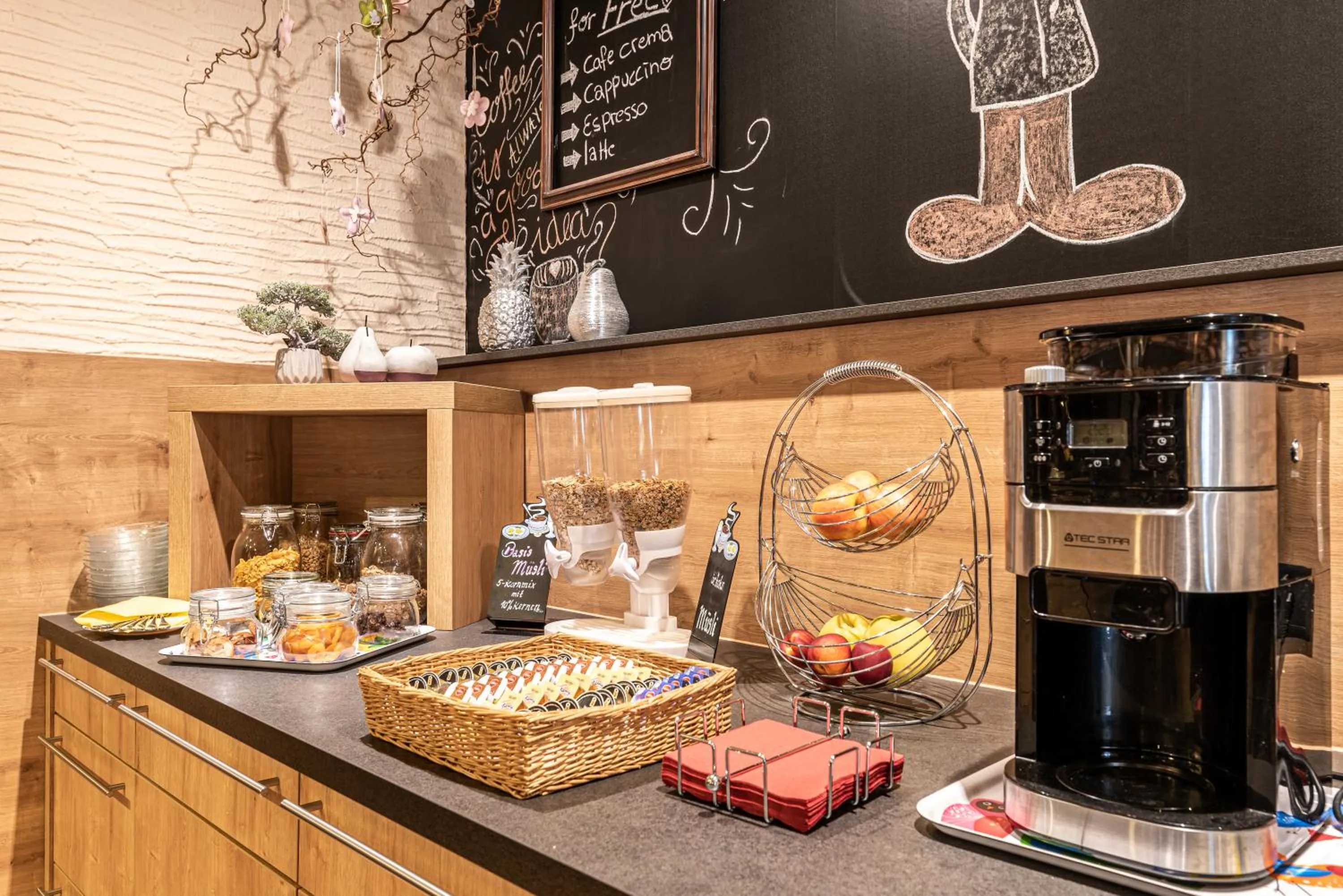 Coffee/tea facilities in AKZENT Land-Hotel Zum Schwan, Garni WEILERSWIST-METTERNICH, 3 E-LADESTATIONEN, Nähe PHANTASIALAND, PALMENPARADIES Euskirchen