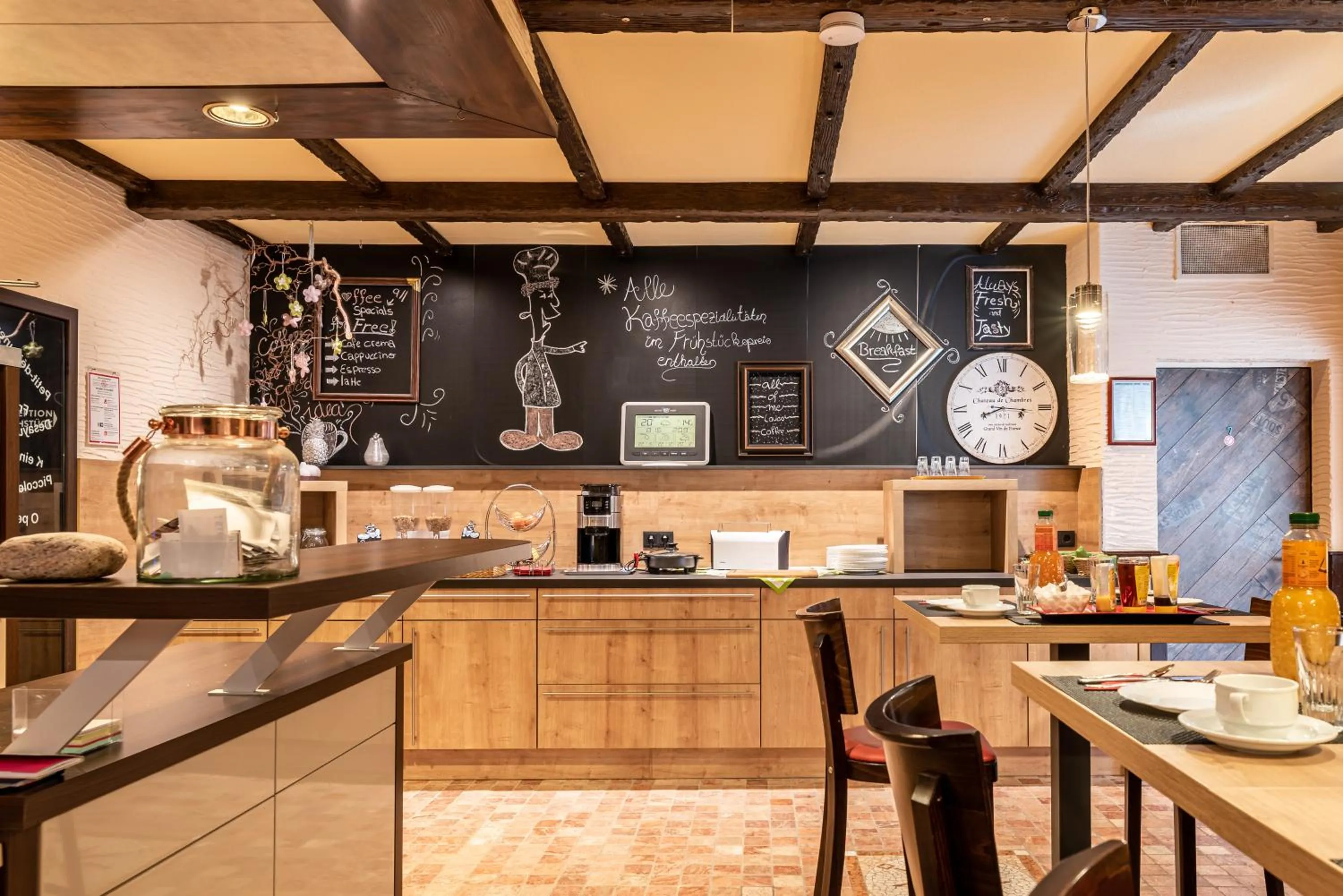 Restaurant/places to eat in AKZENT Land-Hotel Zum Schwan, Garni WEILERSWIST-METTERNICH, 3 E-LADESTATIONEN, Nähe PHANTASIALAND, PALMENPARADIES Euskirchen