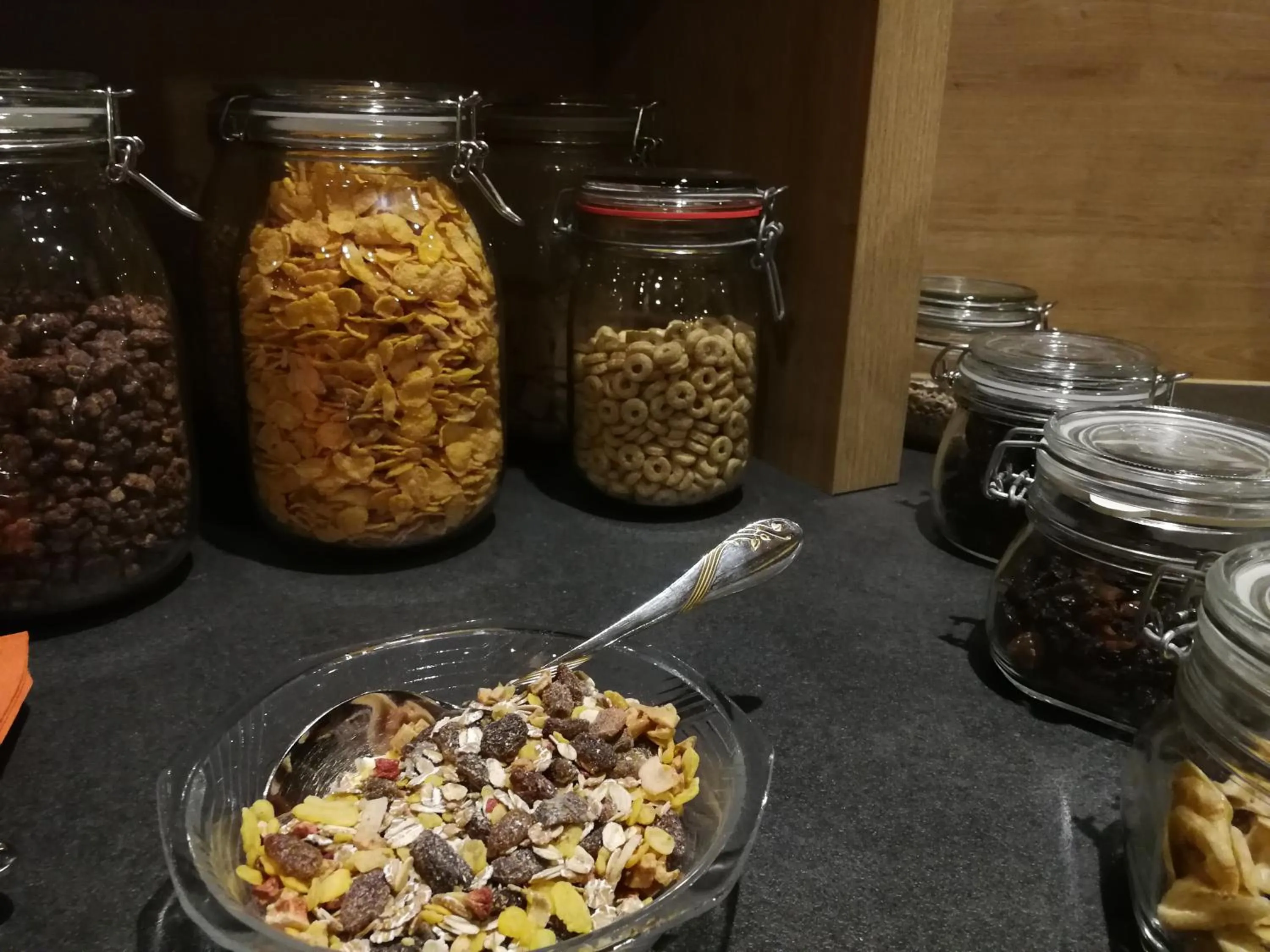 Breakfast in AKZENT Land-Hotel Zum Schwan, Garni WEILERSWIST-METTERNICH, 3 E-LADESTATIONEN, Nähe PHANTASIALAND, PALMENPARADIES Euskirchen