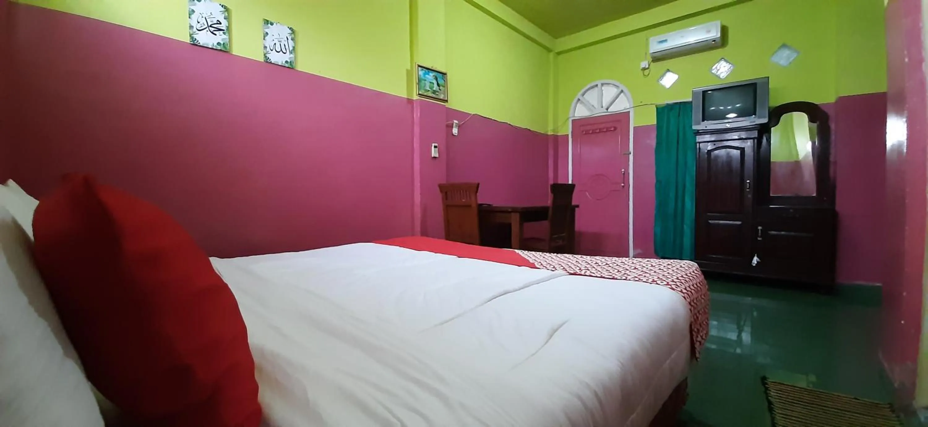 Bedroom, Bed in OYO Life 3874 Rere Residence Syariah