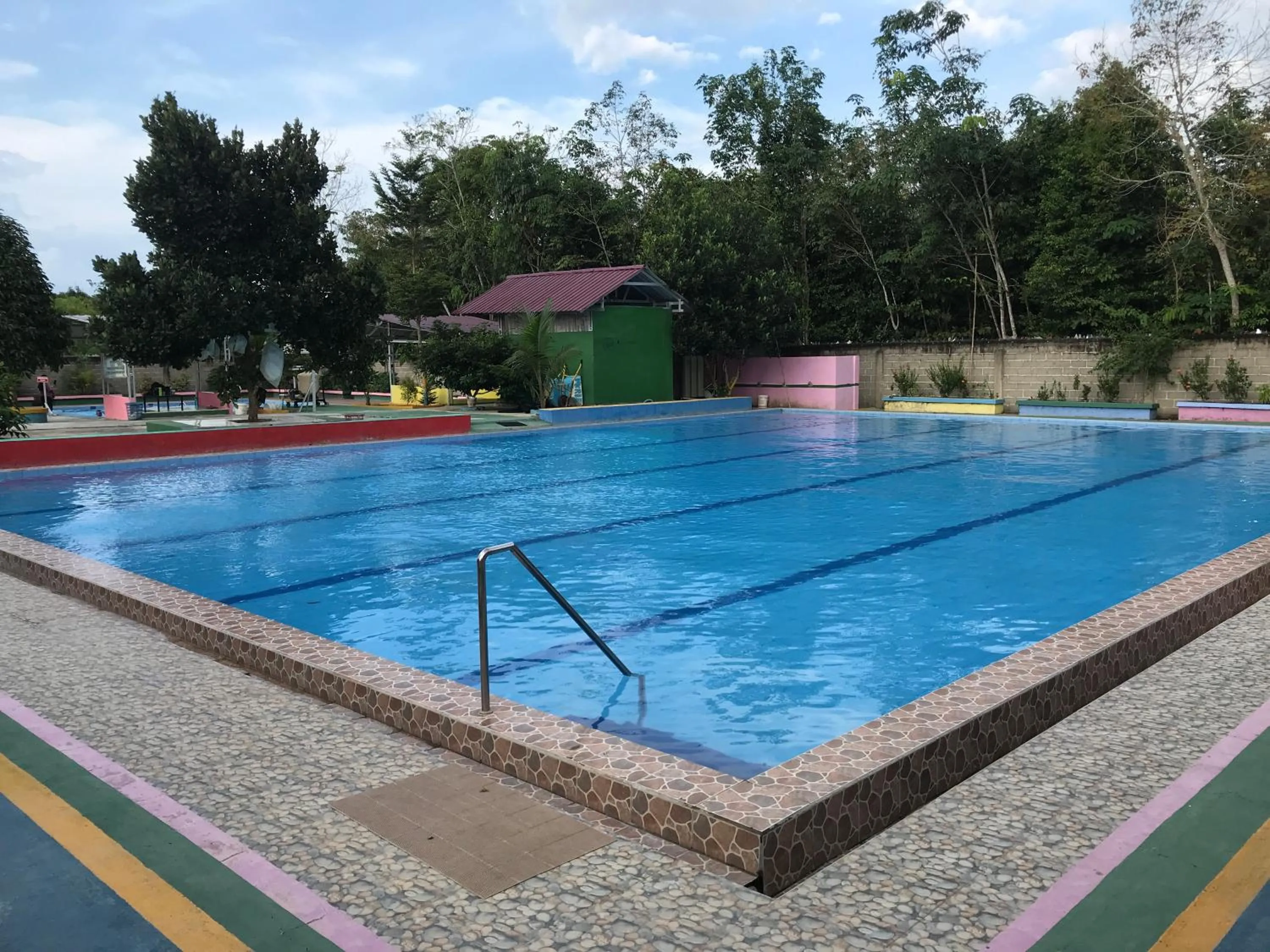 Swimming pool in OYO Life 3874 Rere Residence Syariah