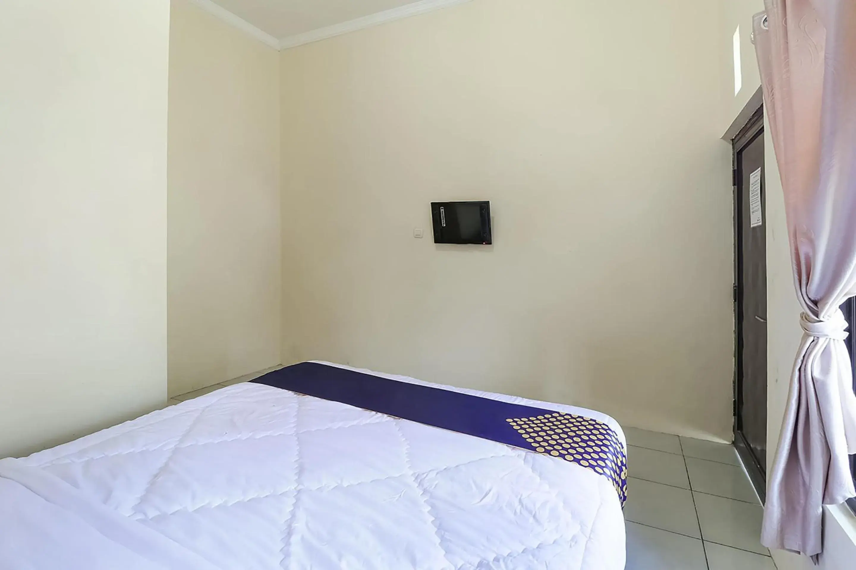 Bedroom, Bed in SPOT ON 3859 Sweet Candy 2NearResinda park mall Bedroom, Bed in SPOT ON 3859 Sweet Candy 2NearResinda park mall