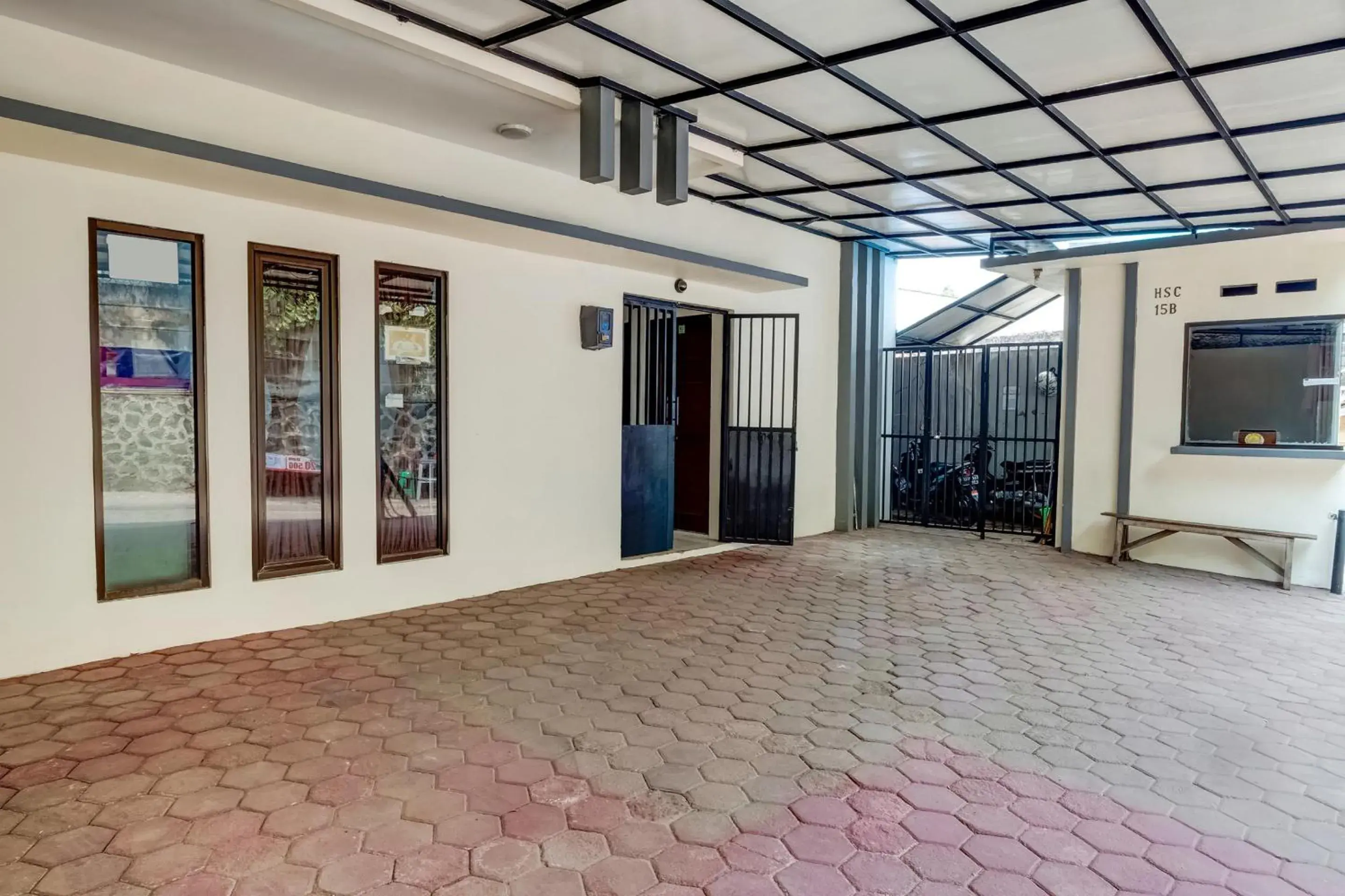 Facade/entrance in Hotel O Graha Hsc Syariah Facade/entrance in Hotel O Graha Hsc Syariah