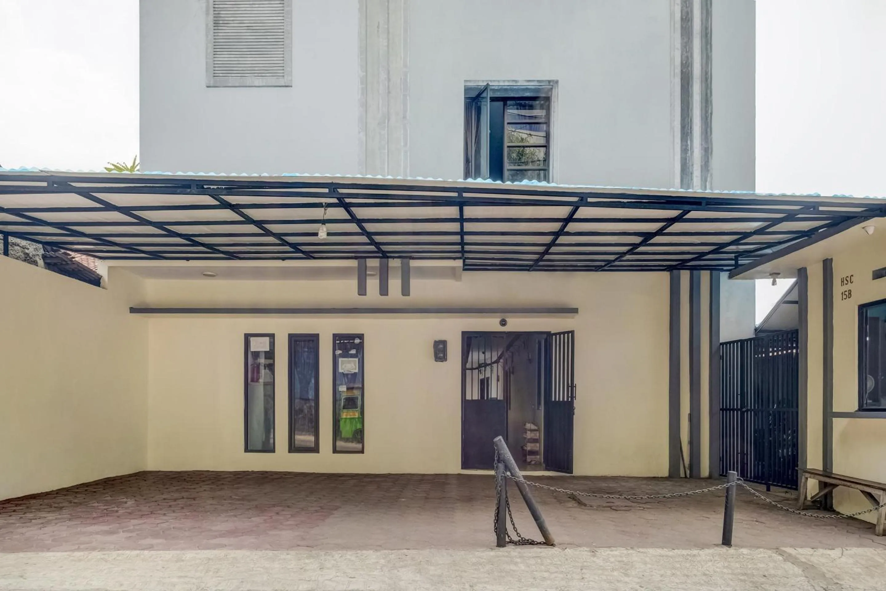 Facade/entrance in Hotel O Graha Hsc Syariah