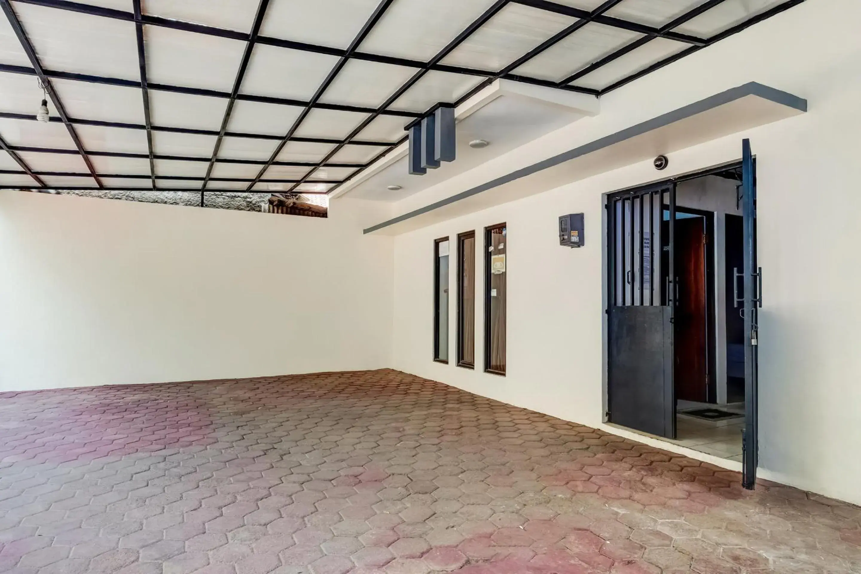 Facade/entrance in Hotel O Graha Hsc Syariah Facade/entrance in Hotel O Graha Hsc Syariah