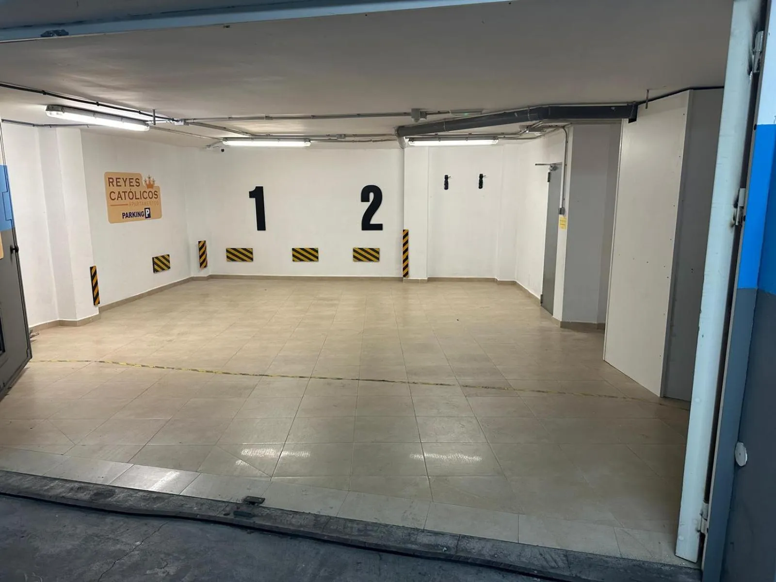 Parking in Apartamentos Reyes Católicos