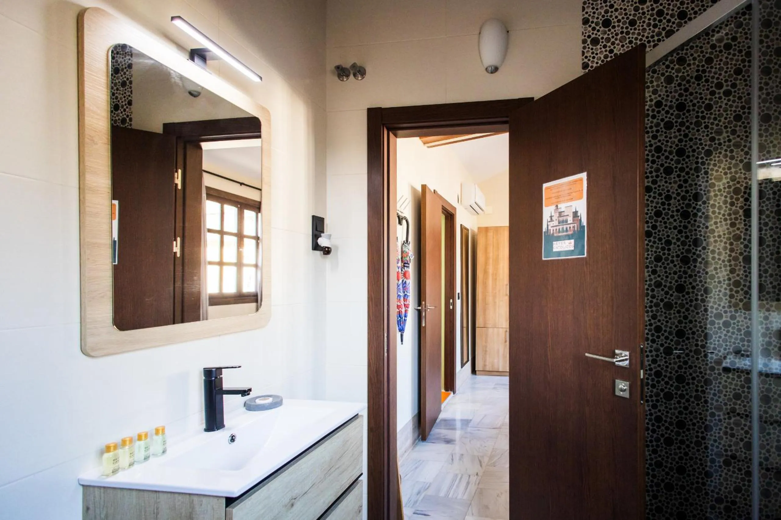 Bathroom in Apartamentos Reyes Católicos
