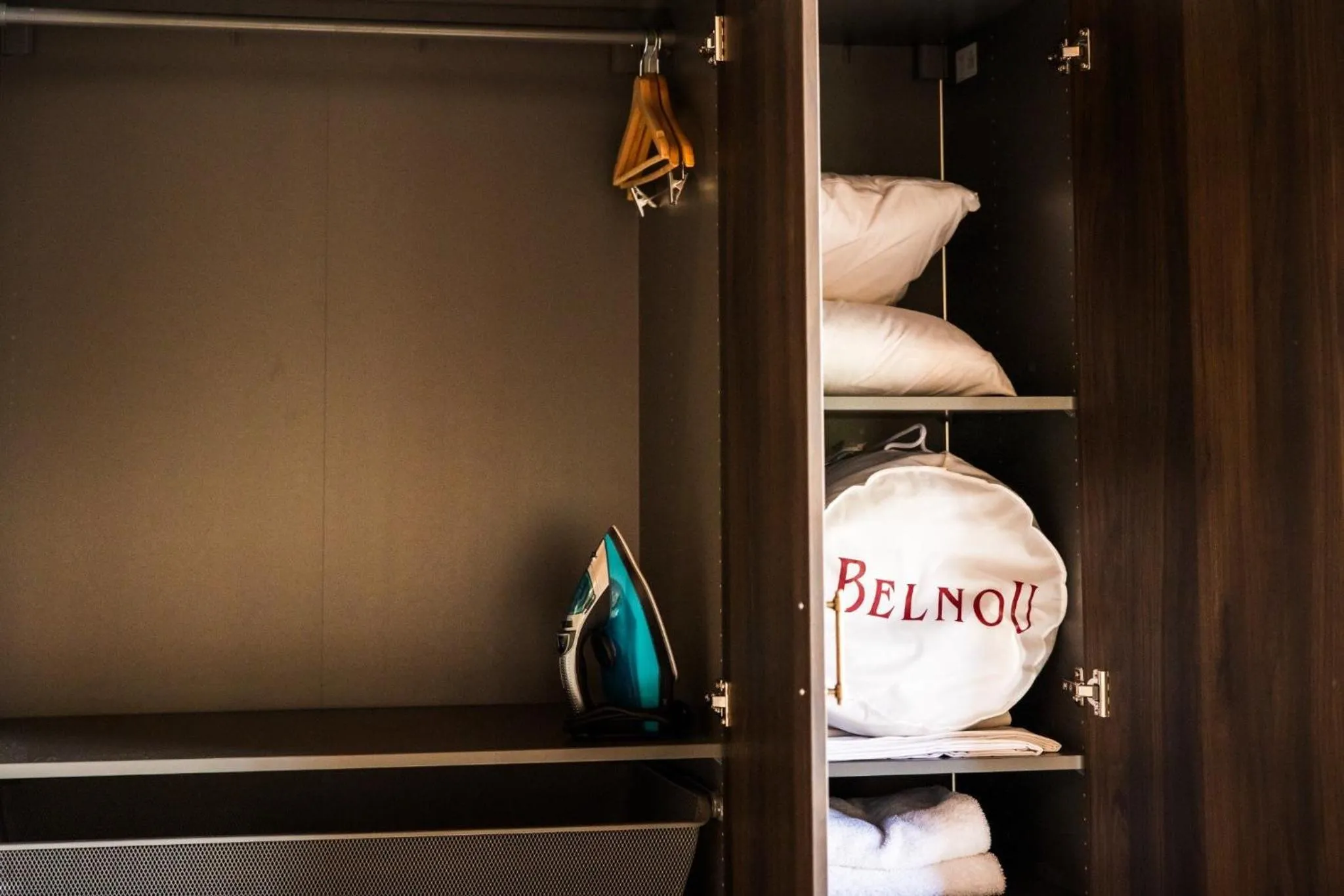 Decorative detail in Apartamentos Reyes Católicos