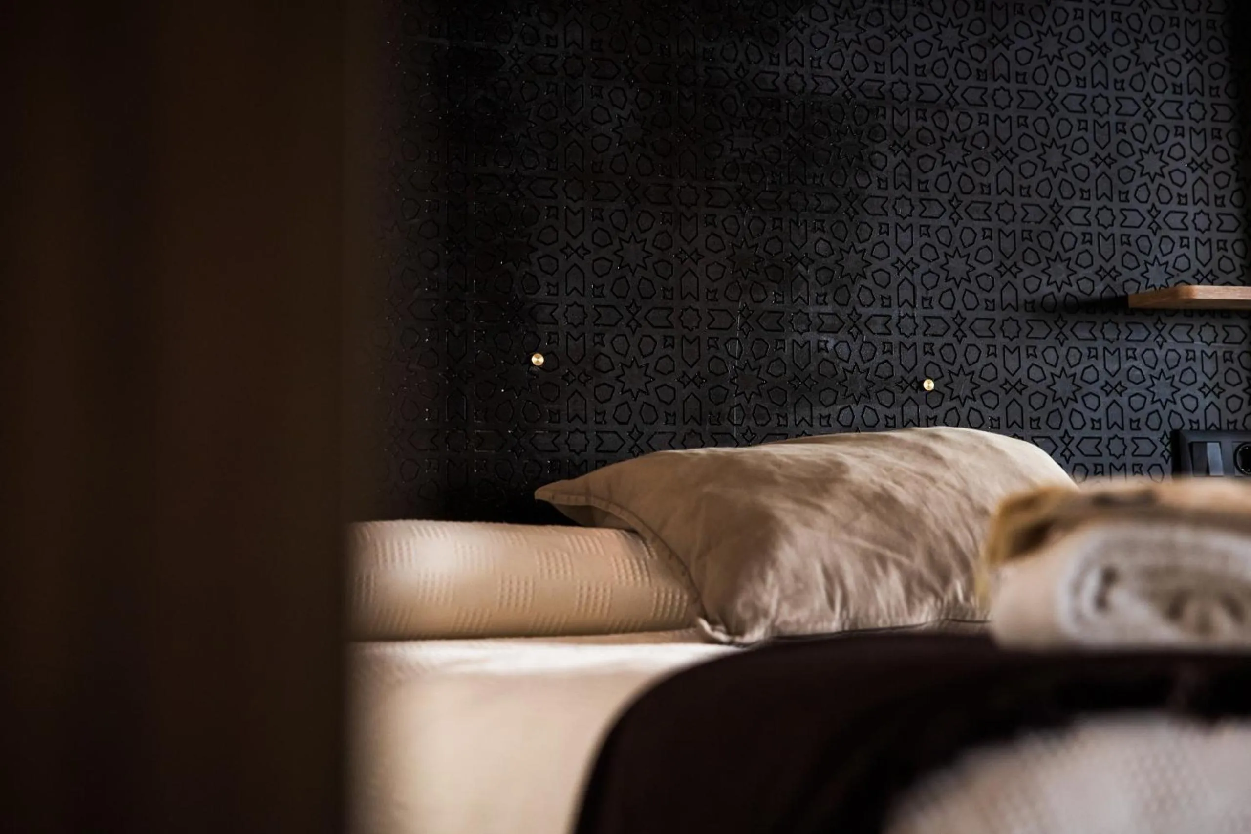 Decorative detail, Bed in Apartamentos Reyes Católicos