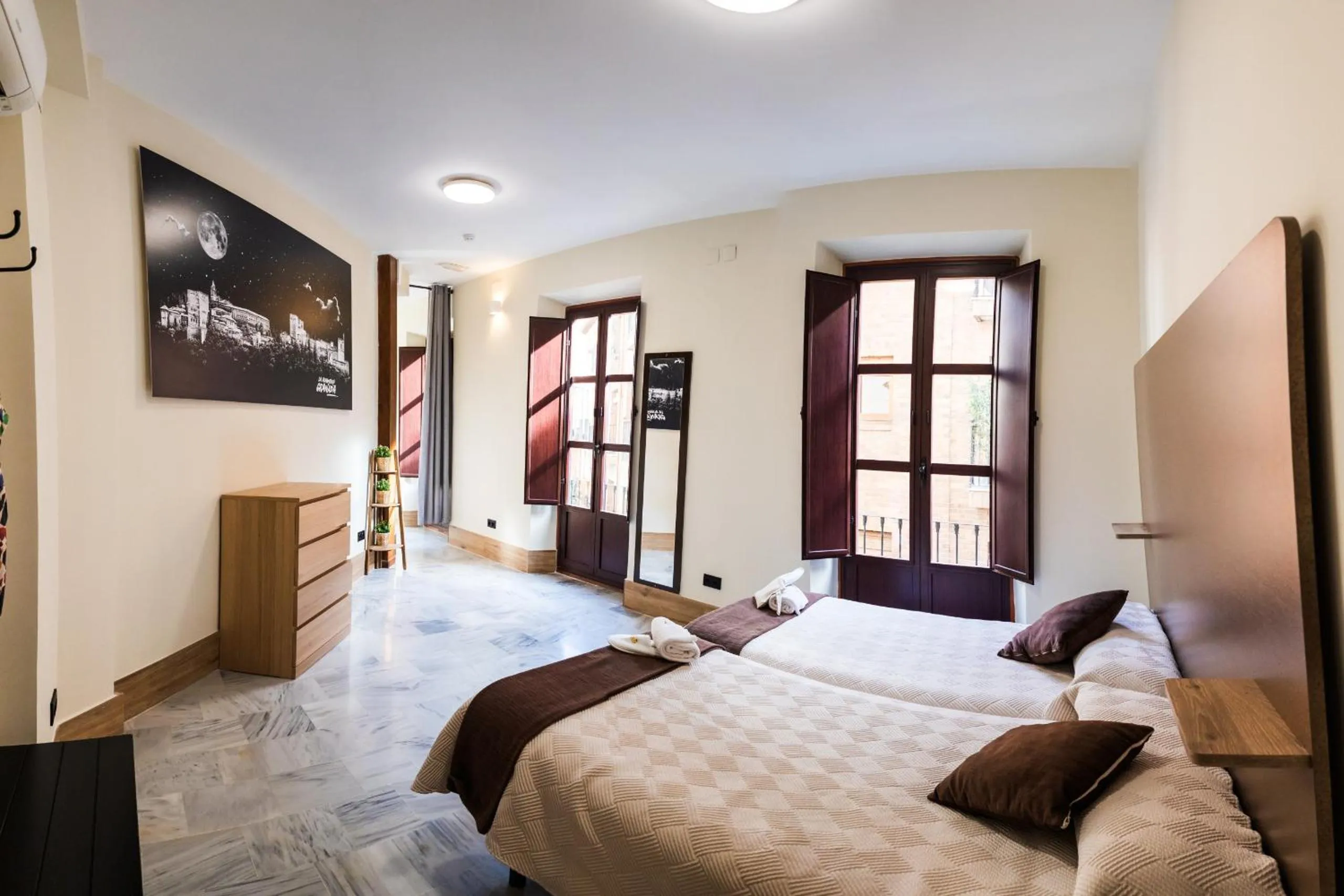 Bed in Apartamentos Reyes Católicos