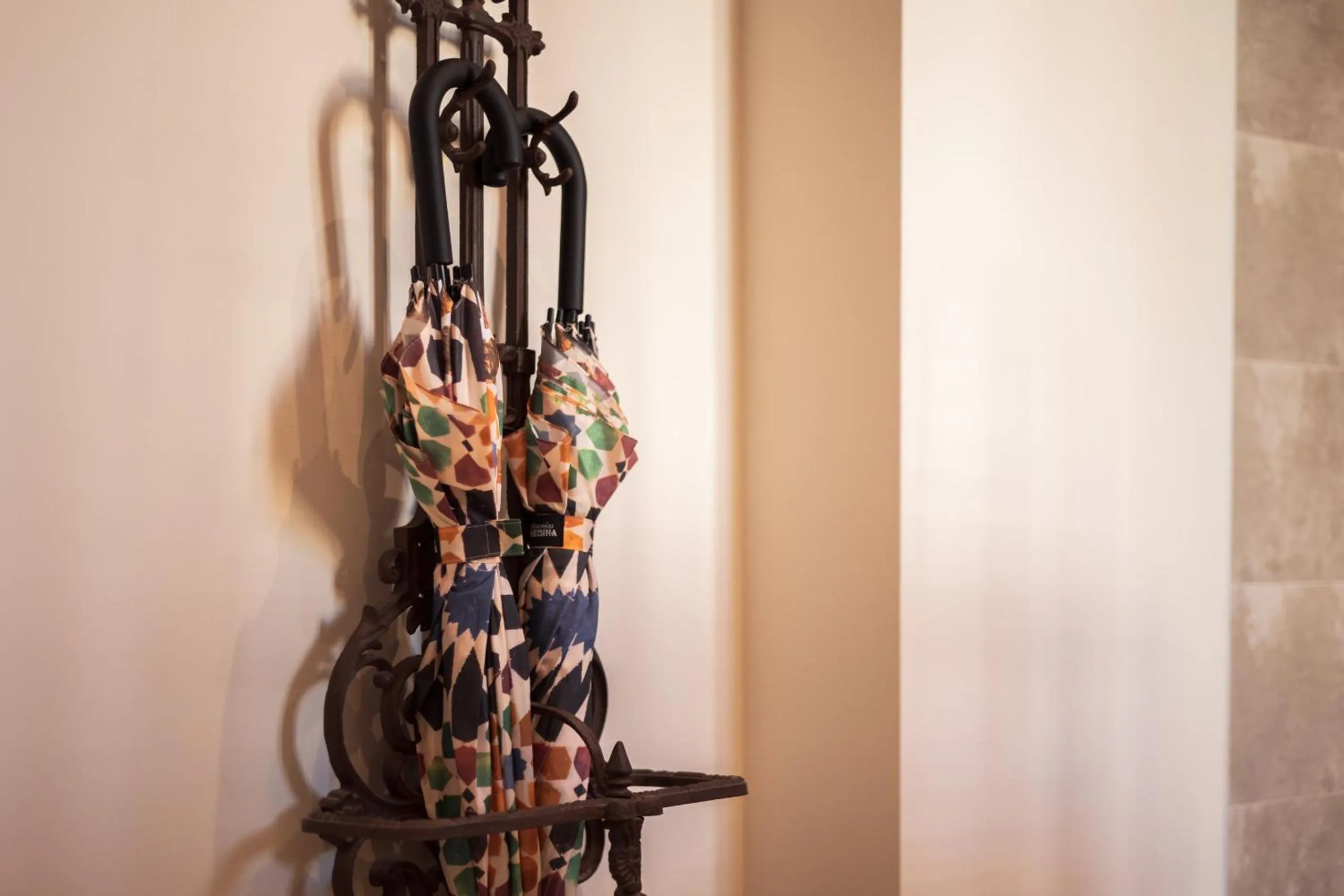 Decorative detail in Apartamentos Reyes Católicos